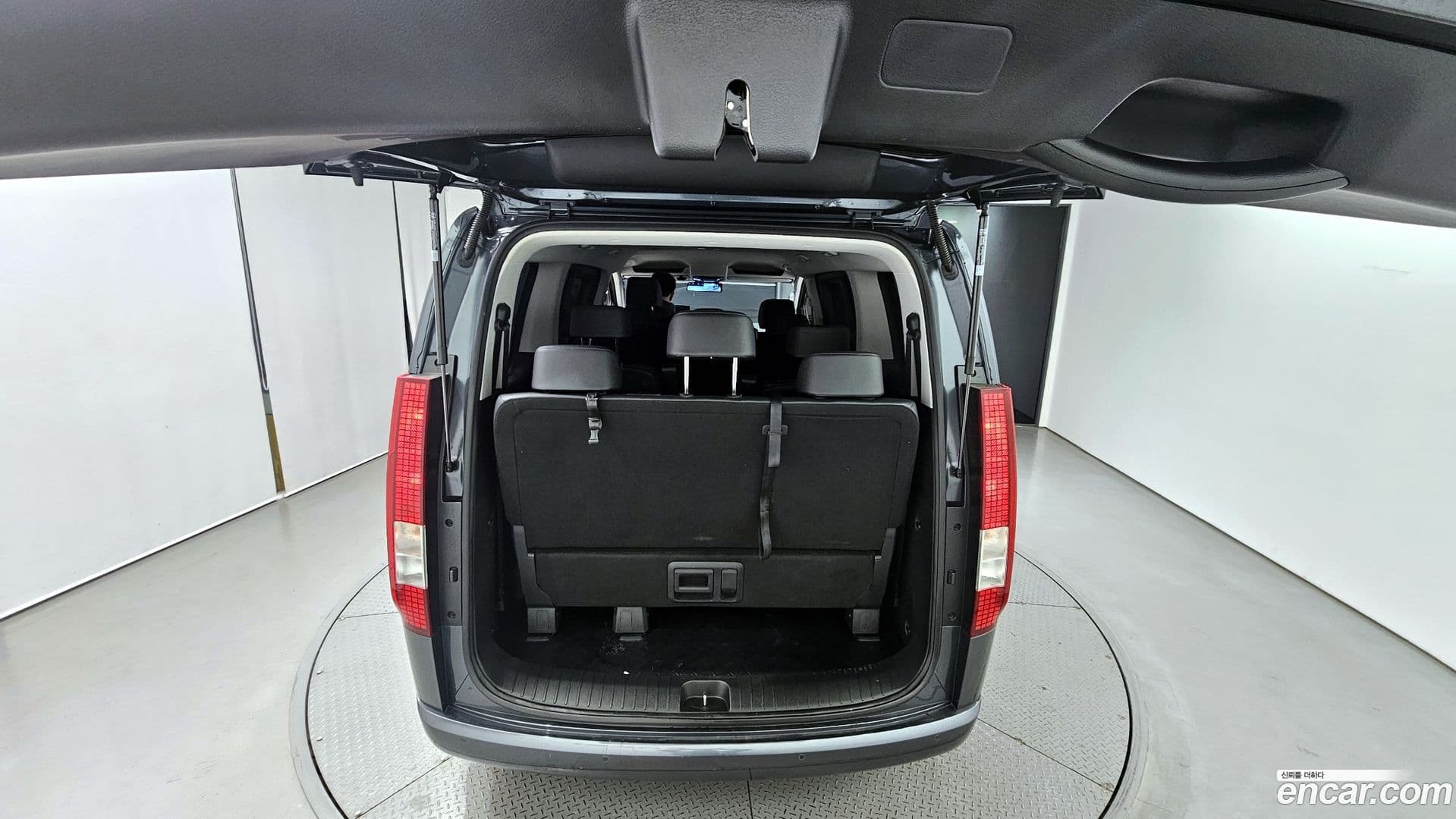 Main__Slider__Photo:Staria Hyundai 2021.4-19