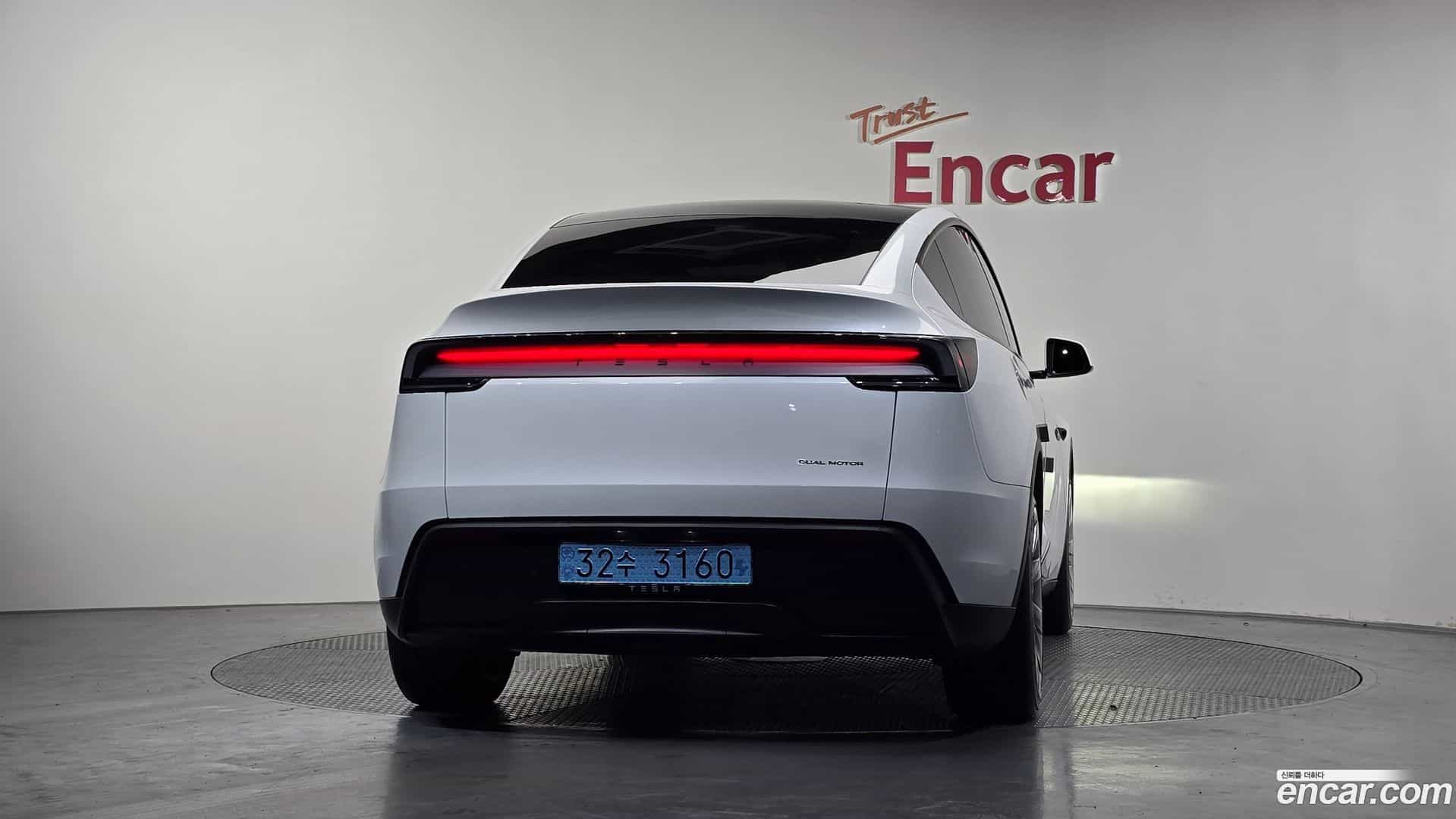 Model Y Tesla 2025.5-OUTER-004