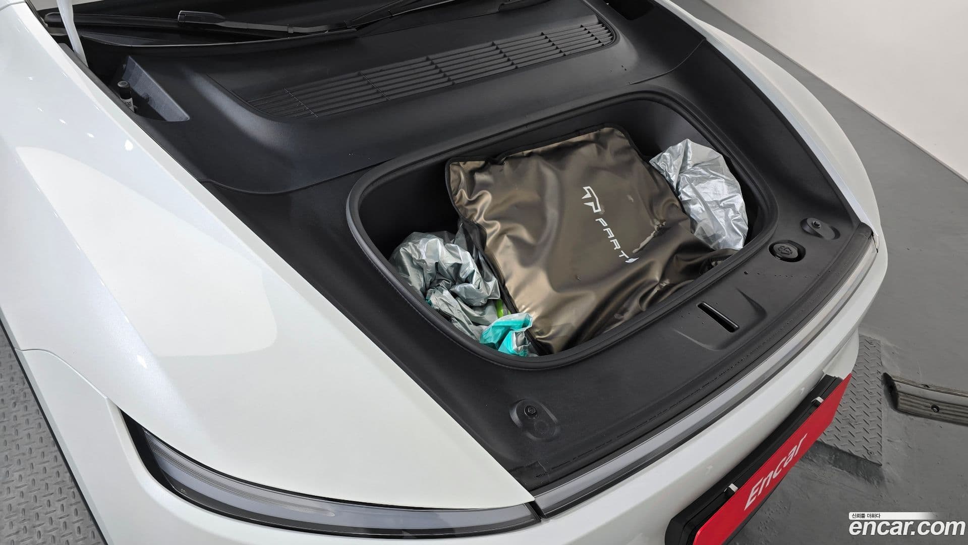 Main__Slider__Photo:Model Y Tesla 2025.5-5