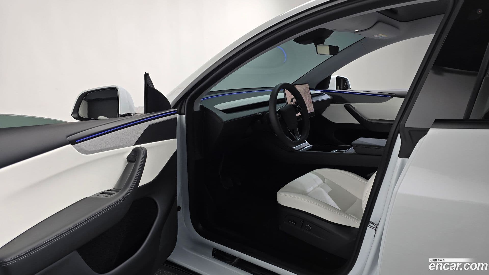 Main__Slider__Photo:Model Y Tesla 2025.5-9