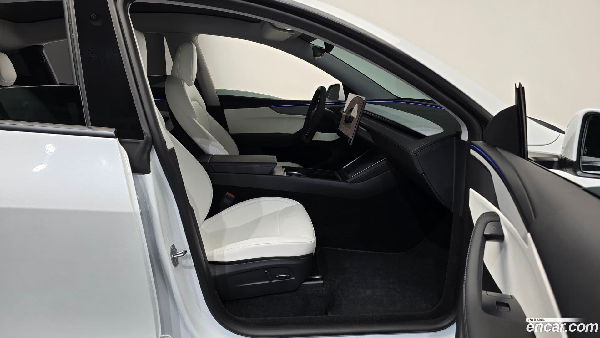 Main__Slider__Photo:Model Y Tesla 2025.5-10