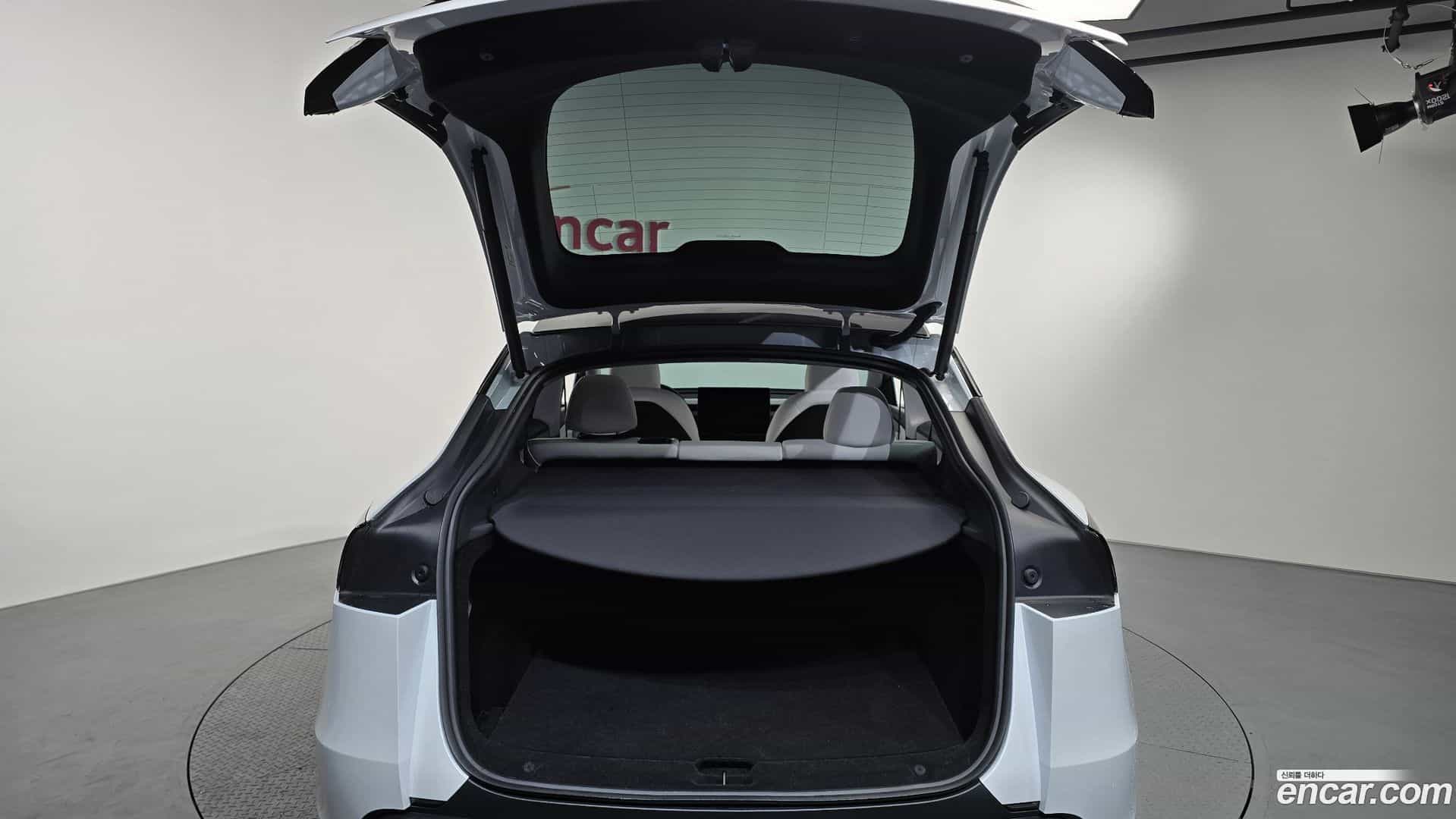 Model Y Tesla 2025.5-OPTION-024