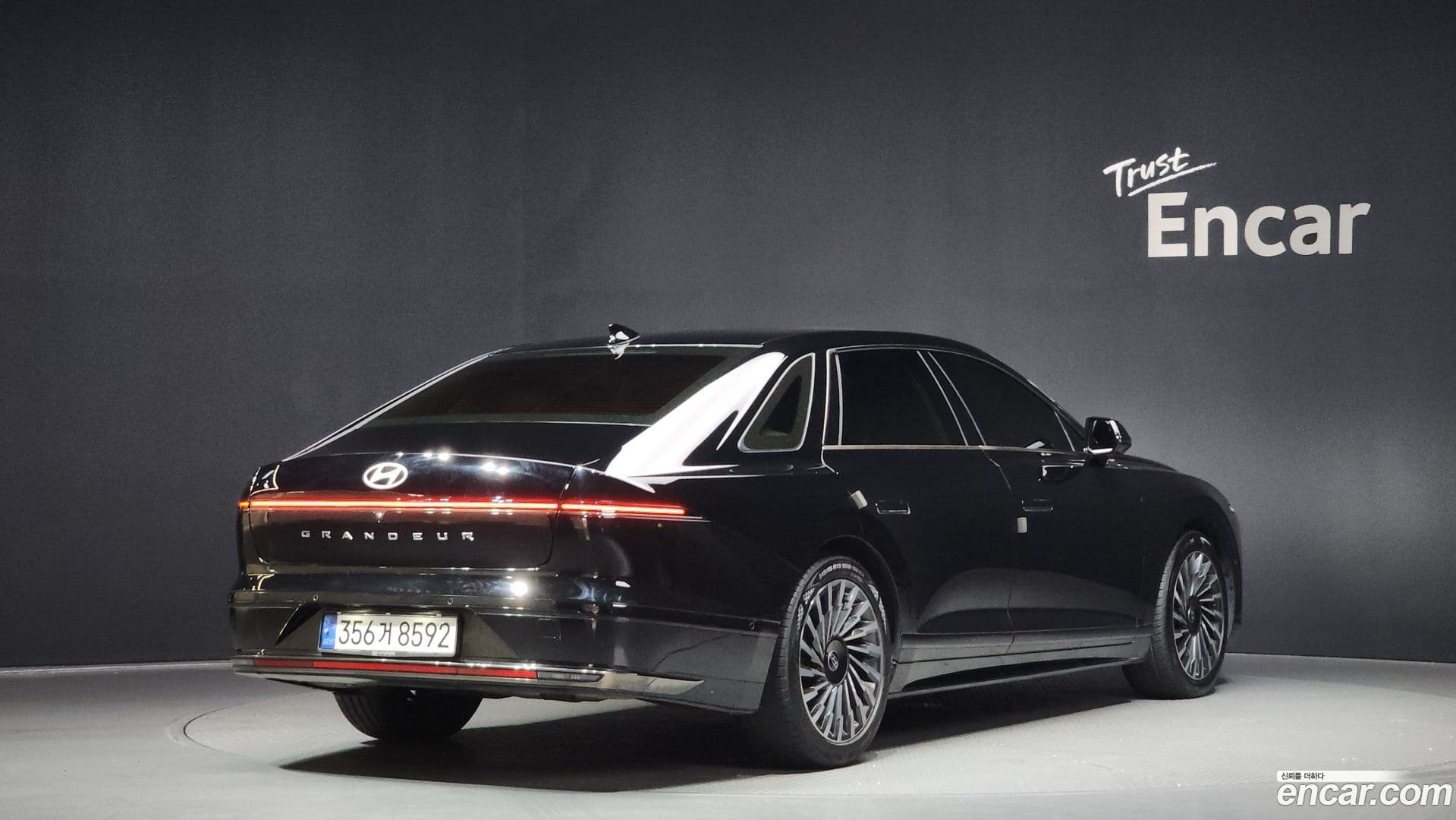 Main__Slider__Photo:Grandeur Hyundai 2023.0-1