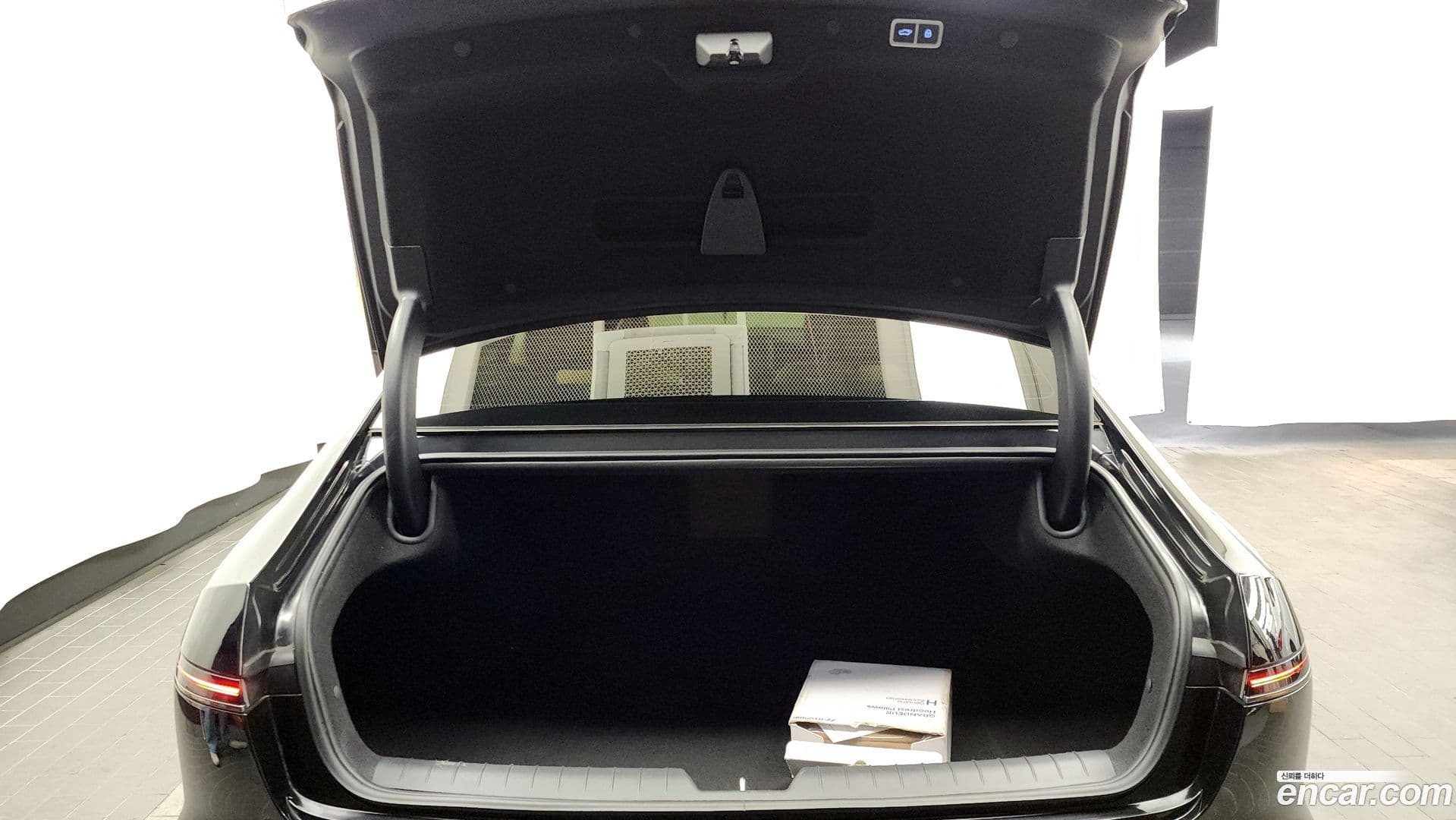 Main__Slider__Photo:Grandeur Hyundai 2023.0-19