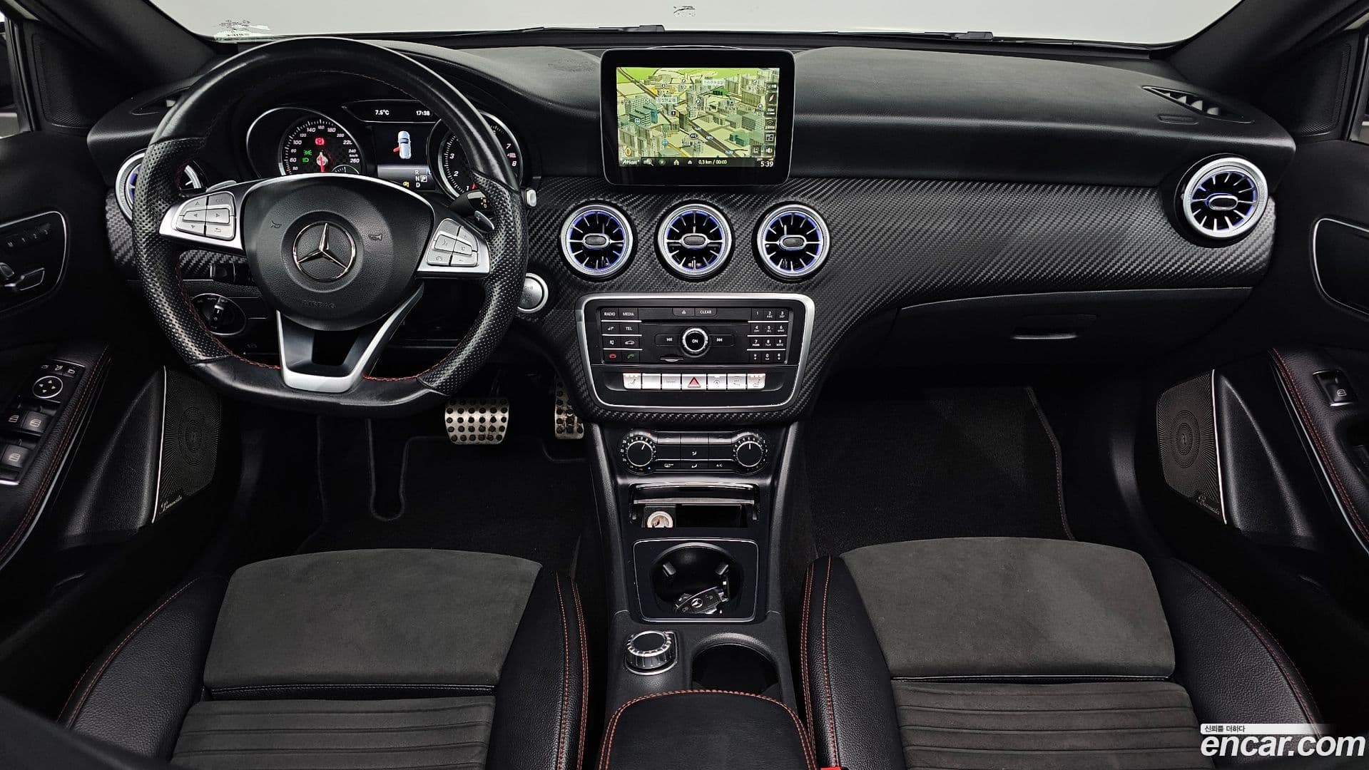 Main__Slider__Photo:A-Class Mercedes-Benz 2017.8-6