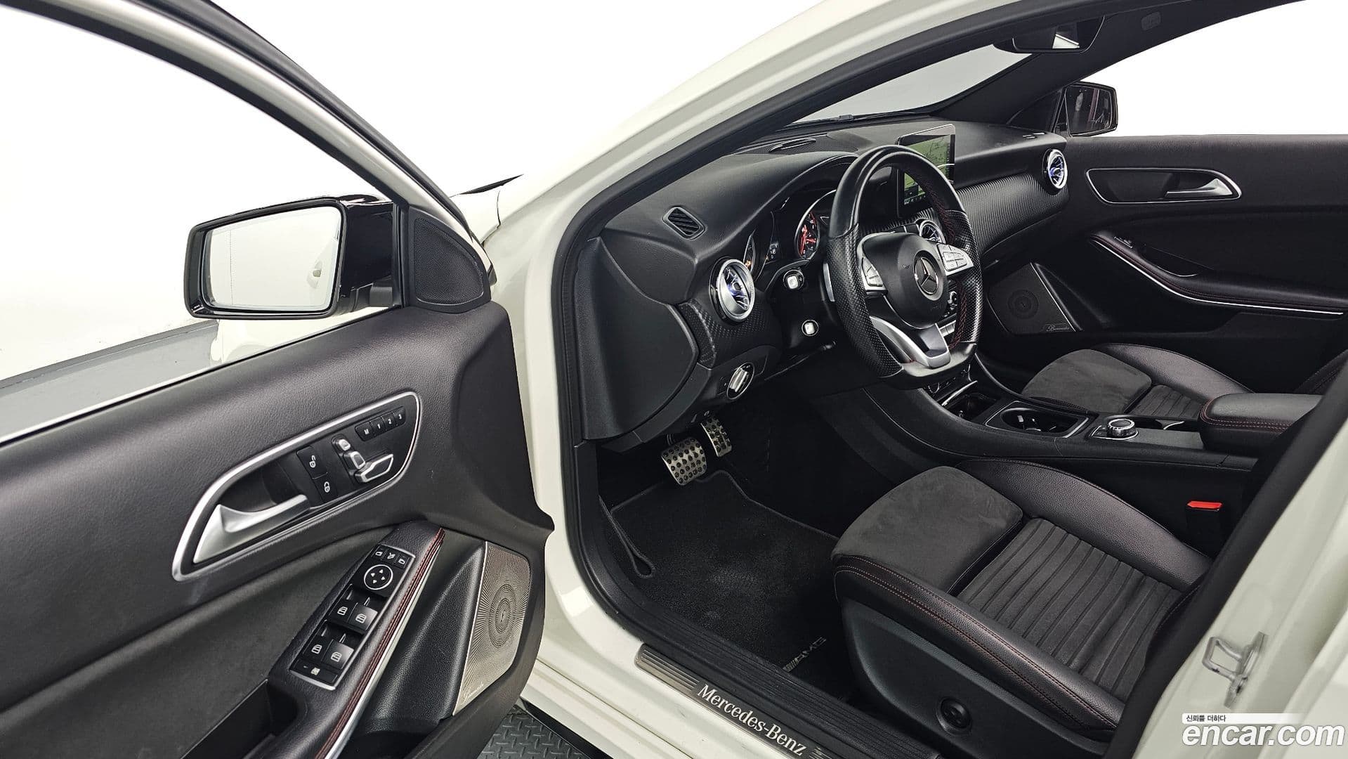 Main__Slider__Photo:A-Class Mercedes-Benz 2017.8-10