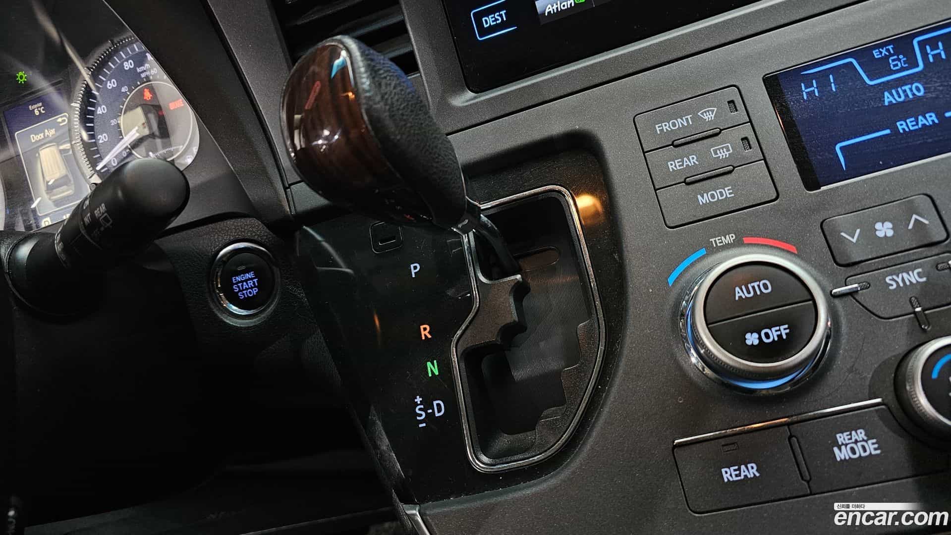 Sienna Toyota 2017.2-INNER-009