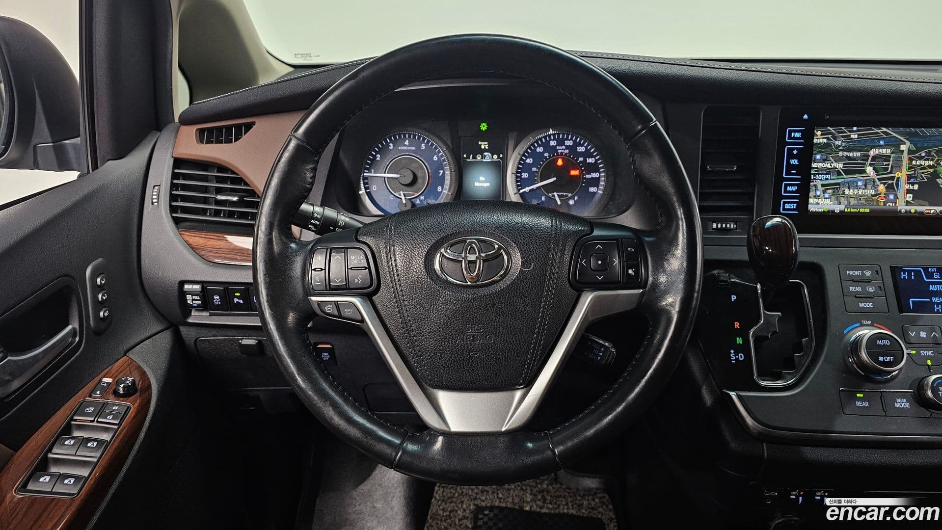 Main__Slider__Photo:Sienna Toyota 2017.2-12