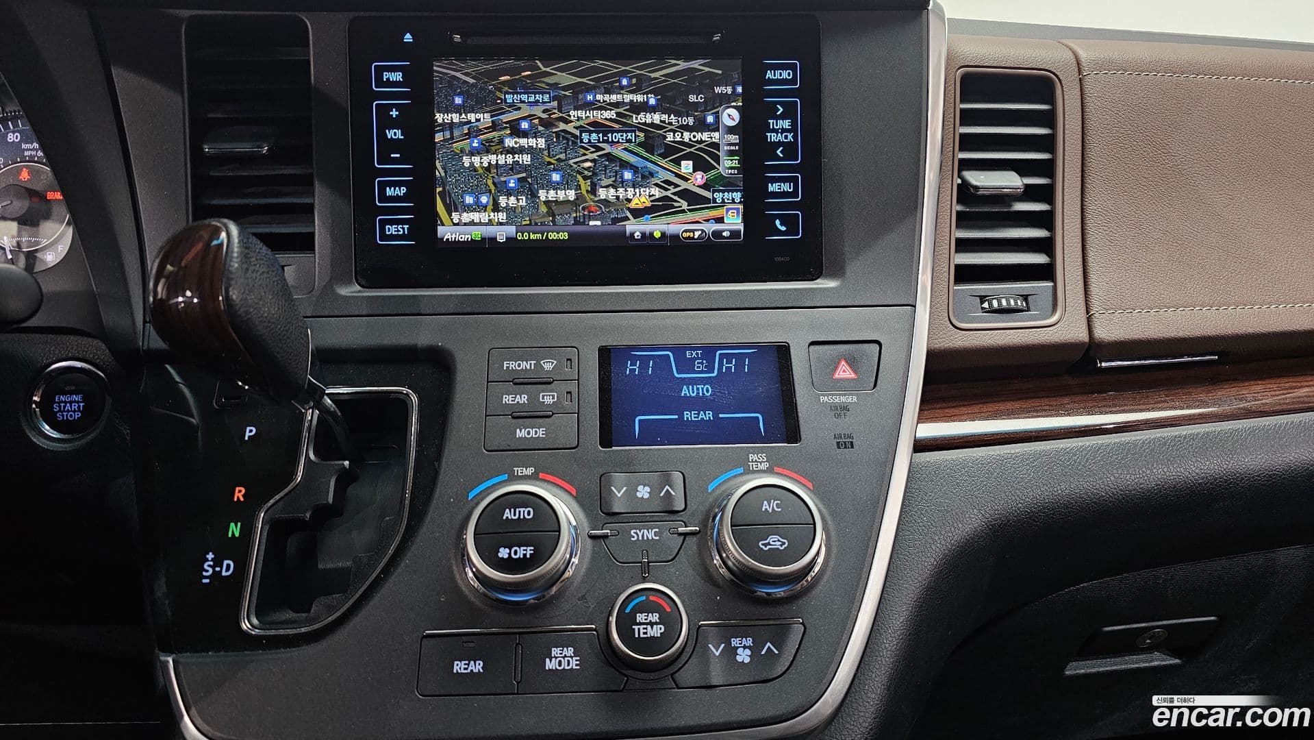 Main__Slider__Photo:Sienna Toyota 2017.2-13