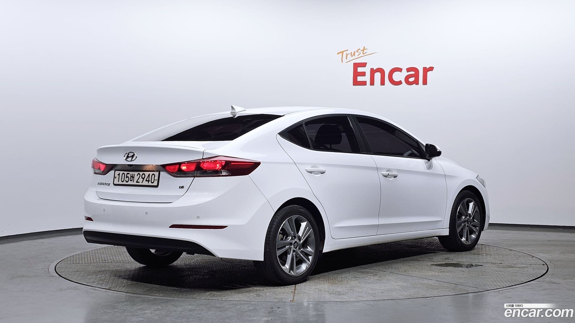 Main__Slider__Photo:AVANTE Hyundai 2018.0-1