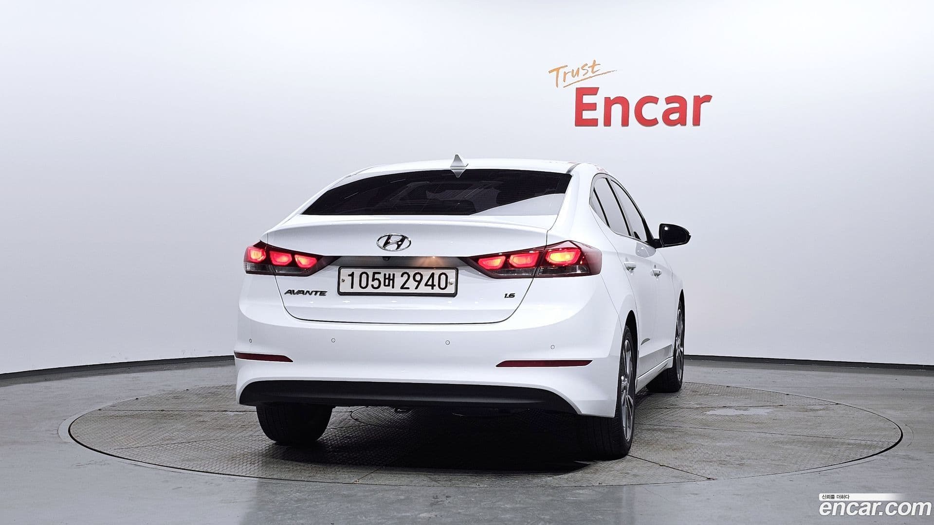 Main__Slider__Photo:AVANTE Hyundai 2018.0-3