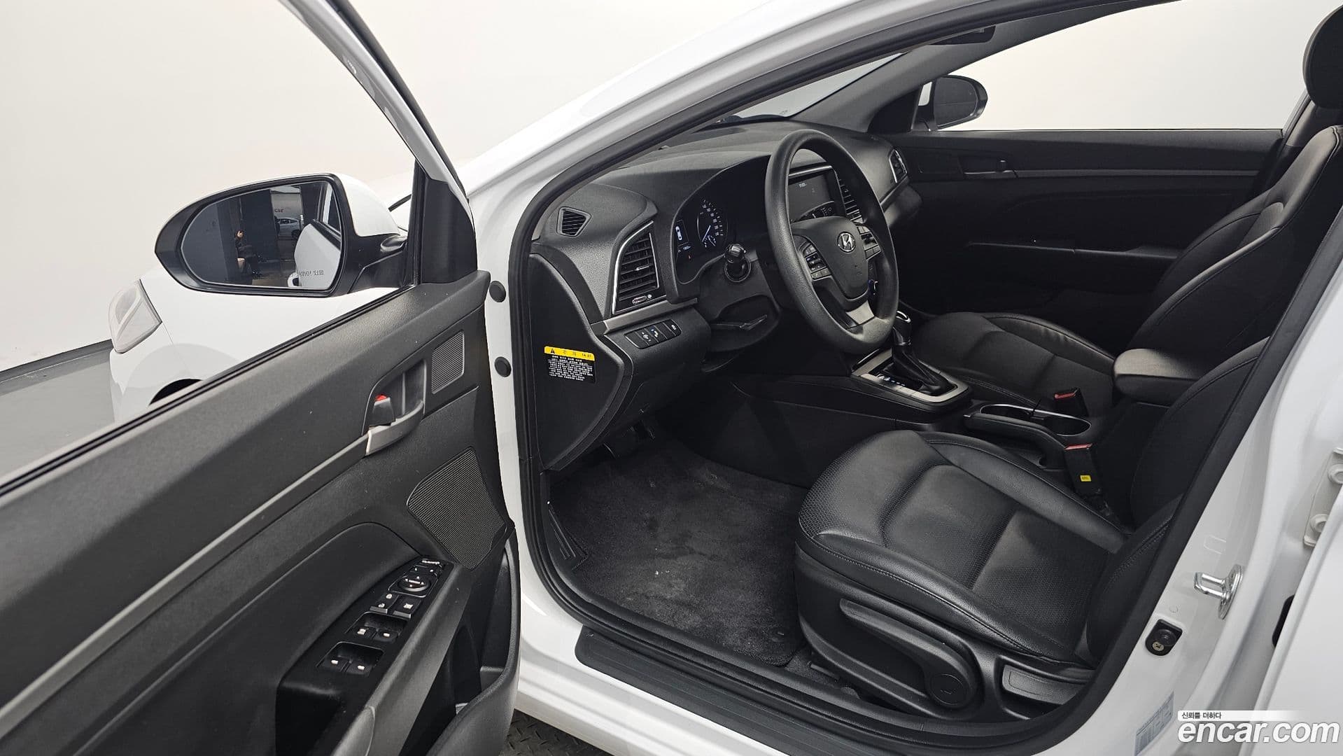 Main__Slider__Photo:AVANTE Hyundai 2018.0-9