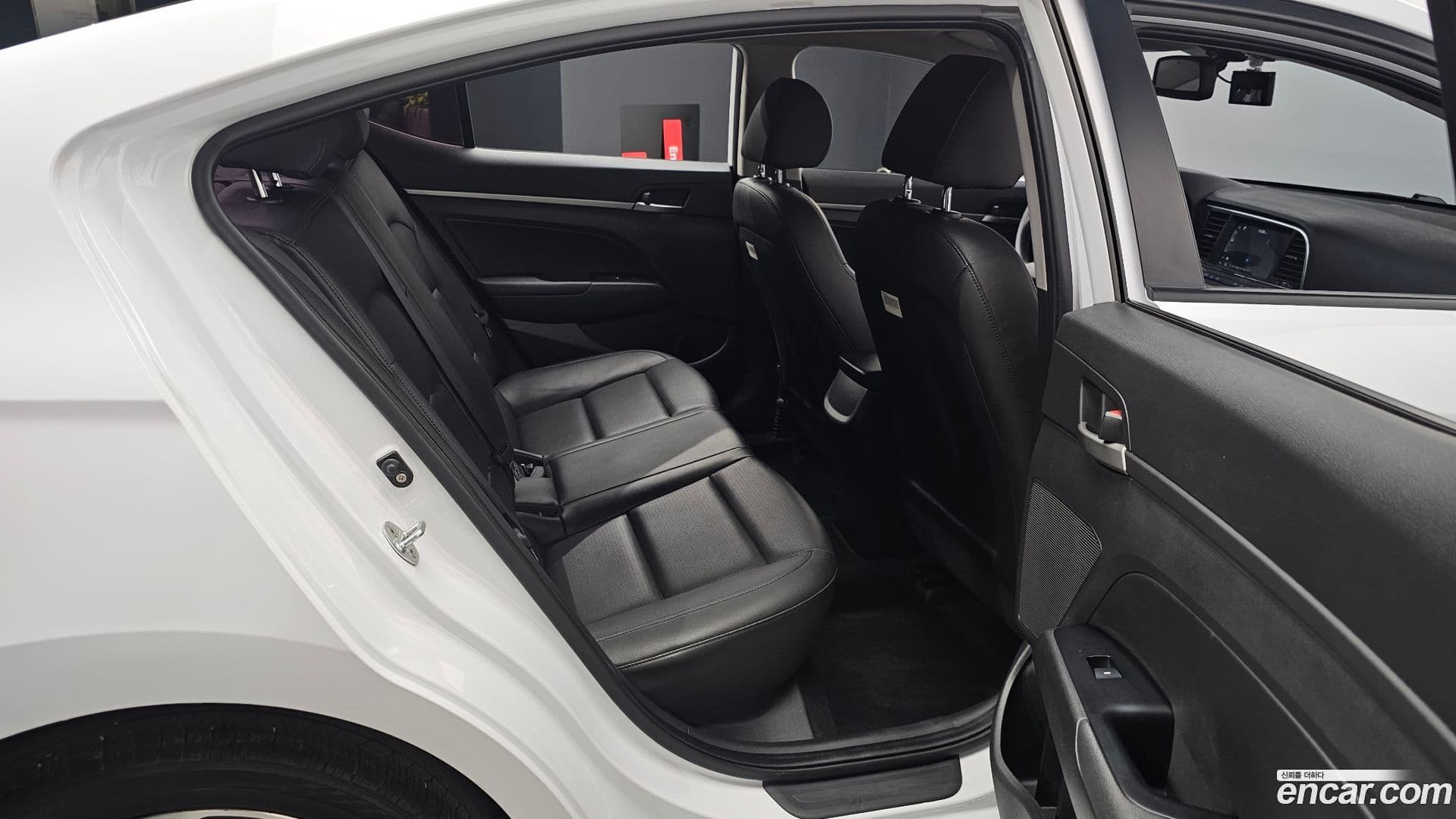 Main__Slider__Photo:AVANTE Hyundai 2018.0-11