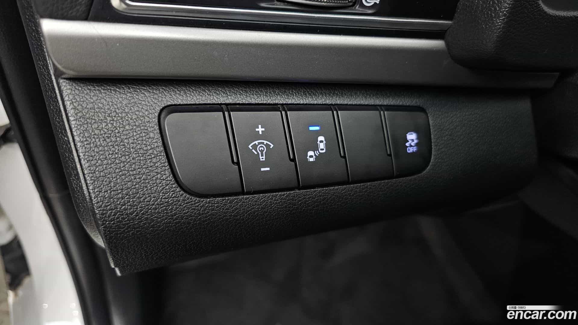 AVANTE Hyundai 2018.0-OPTION-019