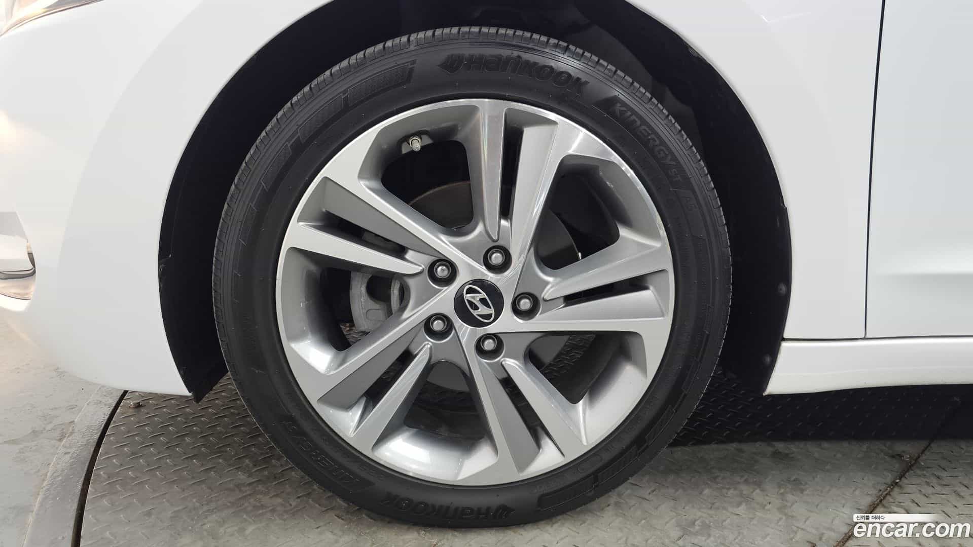 AVANTE Hyundai 2017.11-OUTER-005