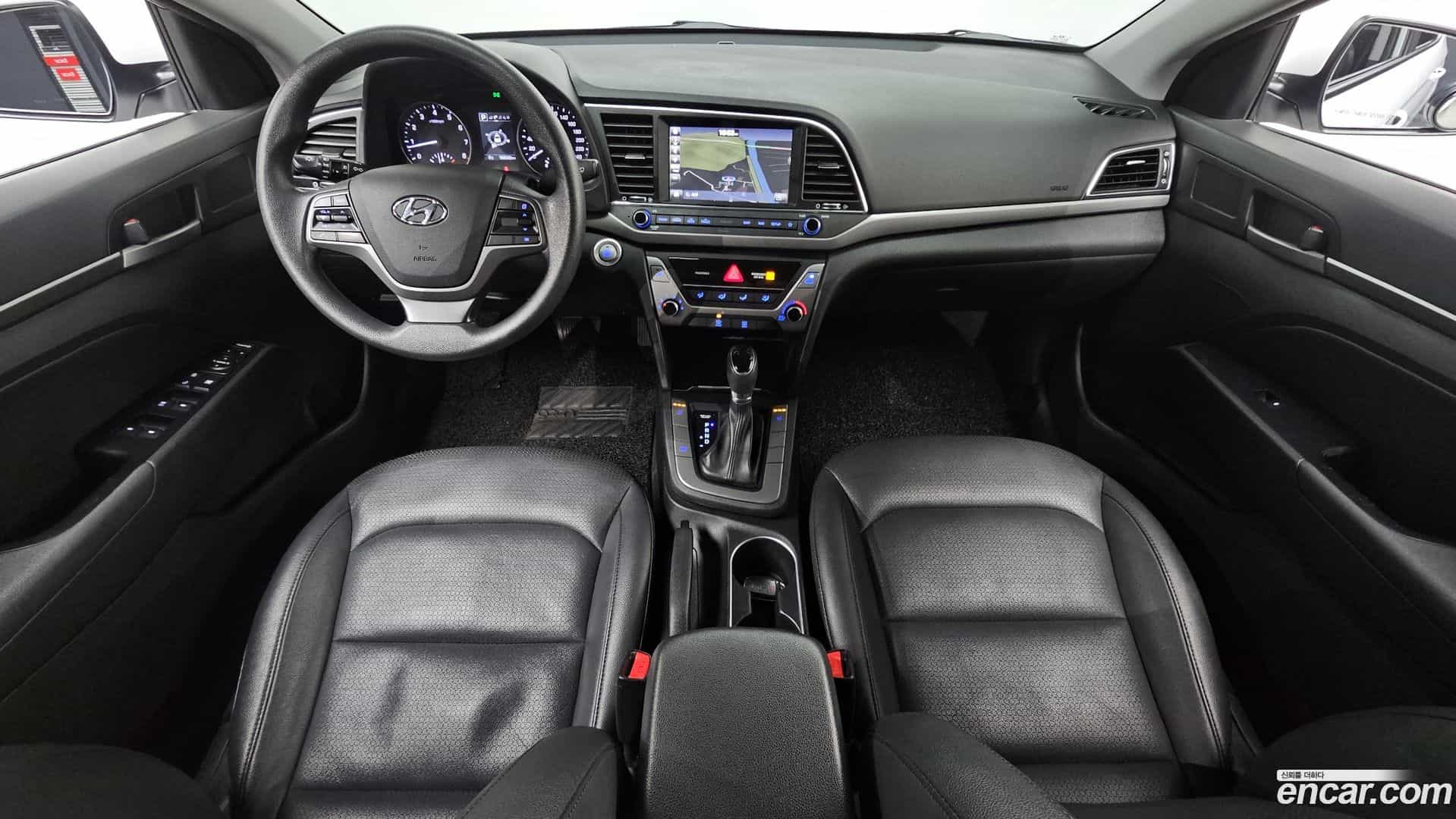 AVANTE Hyundai 2017.11-INNER-007