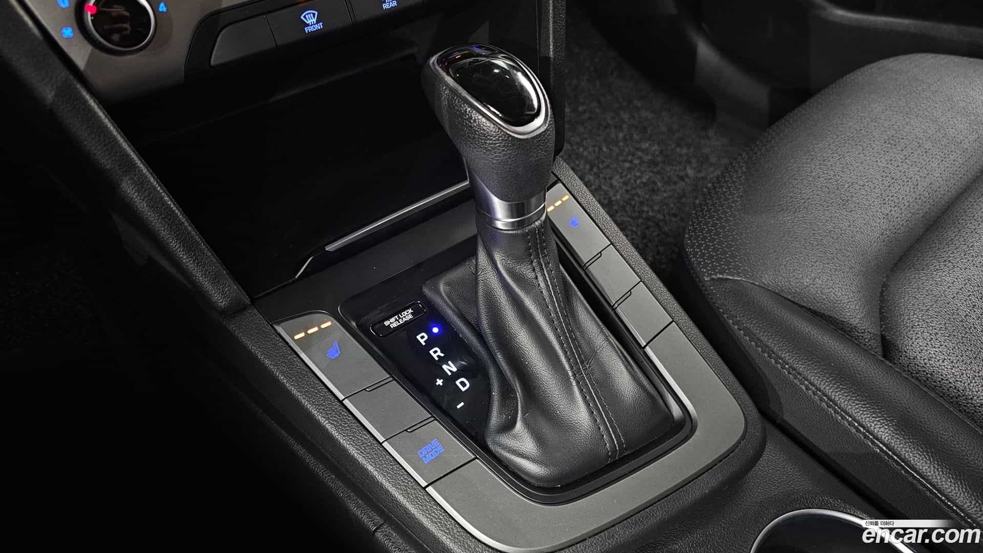 AVANTE Hyundai 2017.11-INNER-009