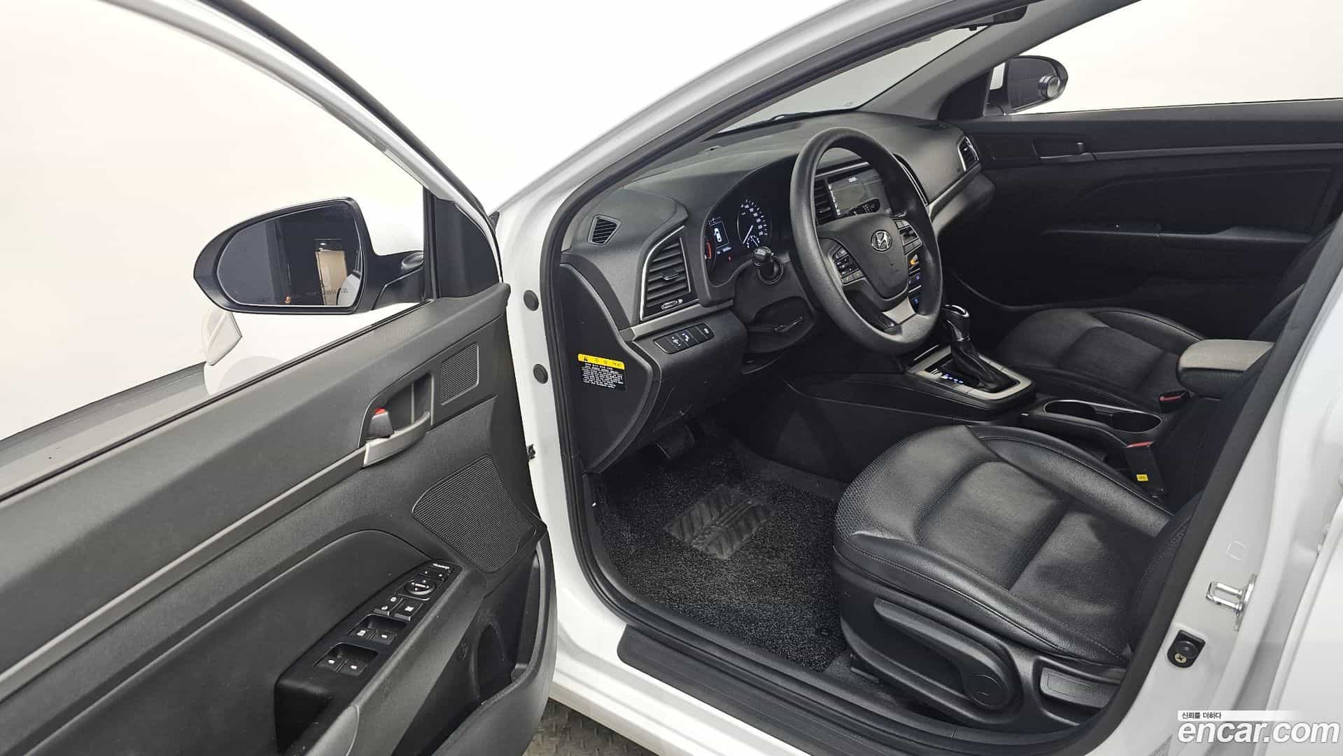 AVANTE Hyundai 2017.11-INNER-010