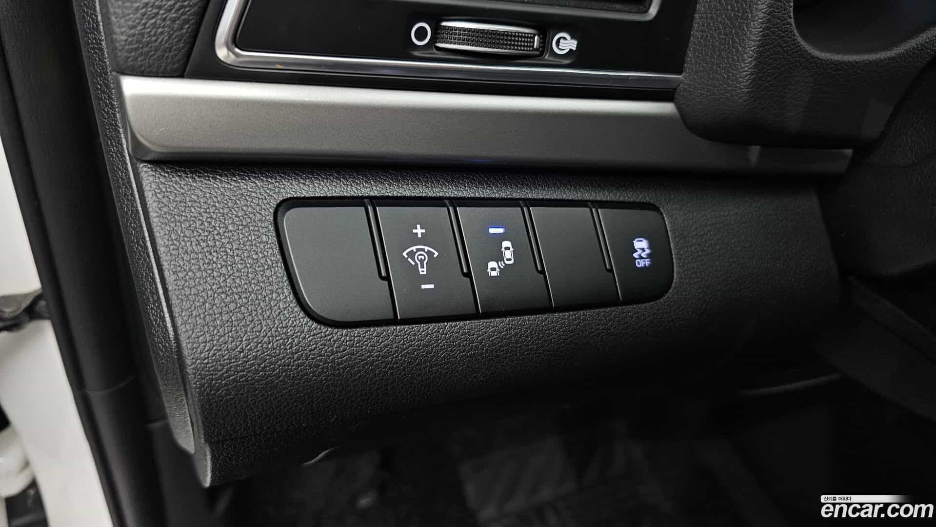 AVANTE Hyundai 2017.11-OPTION-018