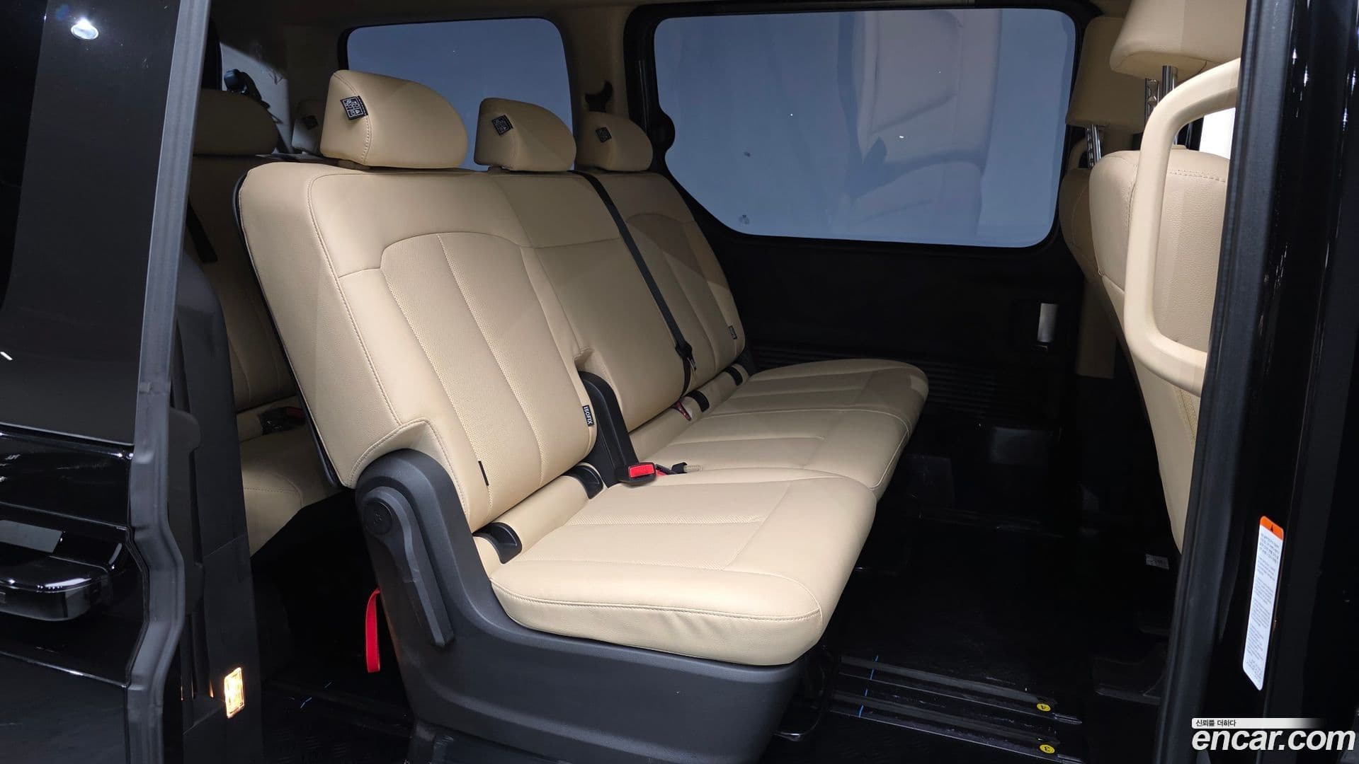 Main__Slider__Photo:Staria Hyundai 2025.4-11