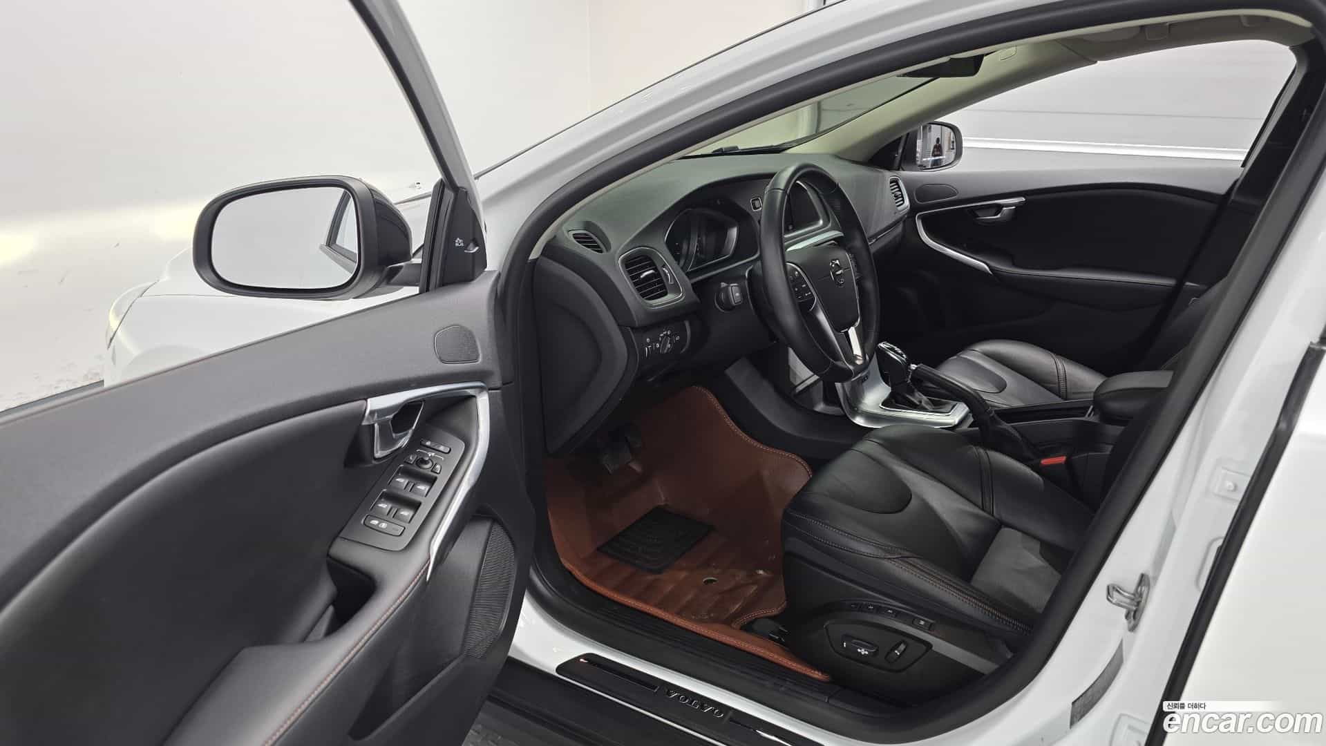 V40 Volvo 2019.5-OPTION-015