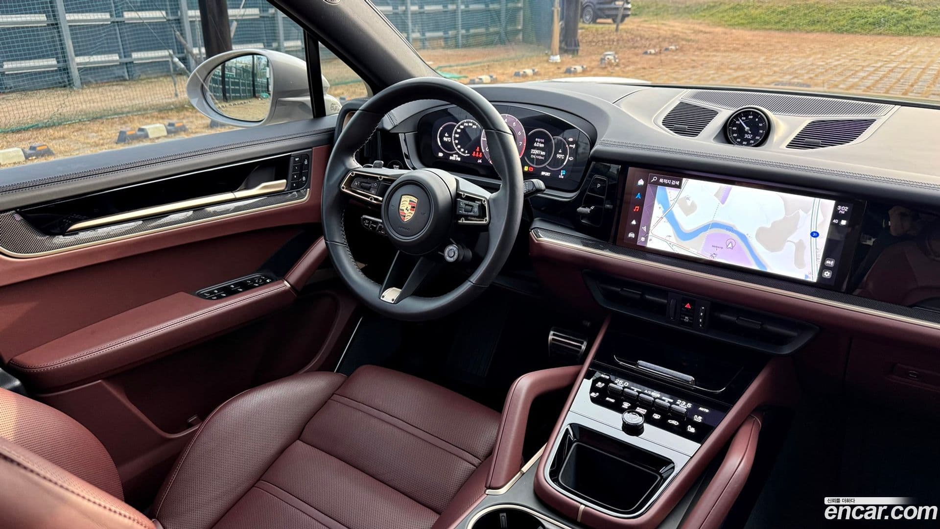 Main__Slider__Photo:Cayenne Porsche 2024.8-9