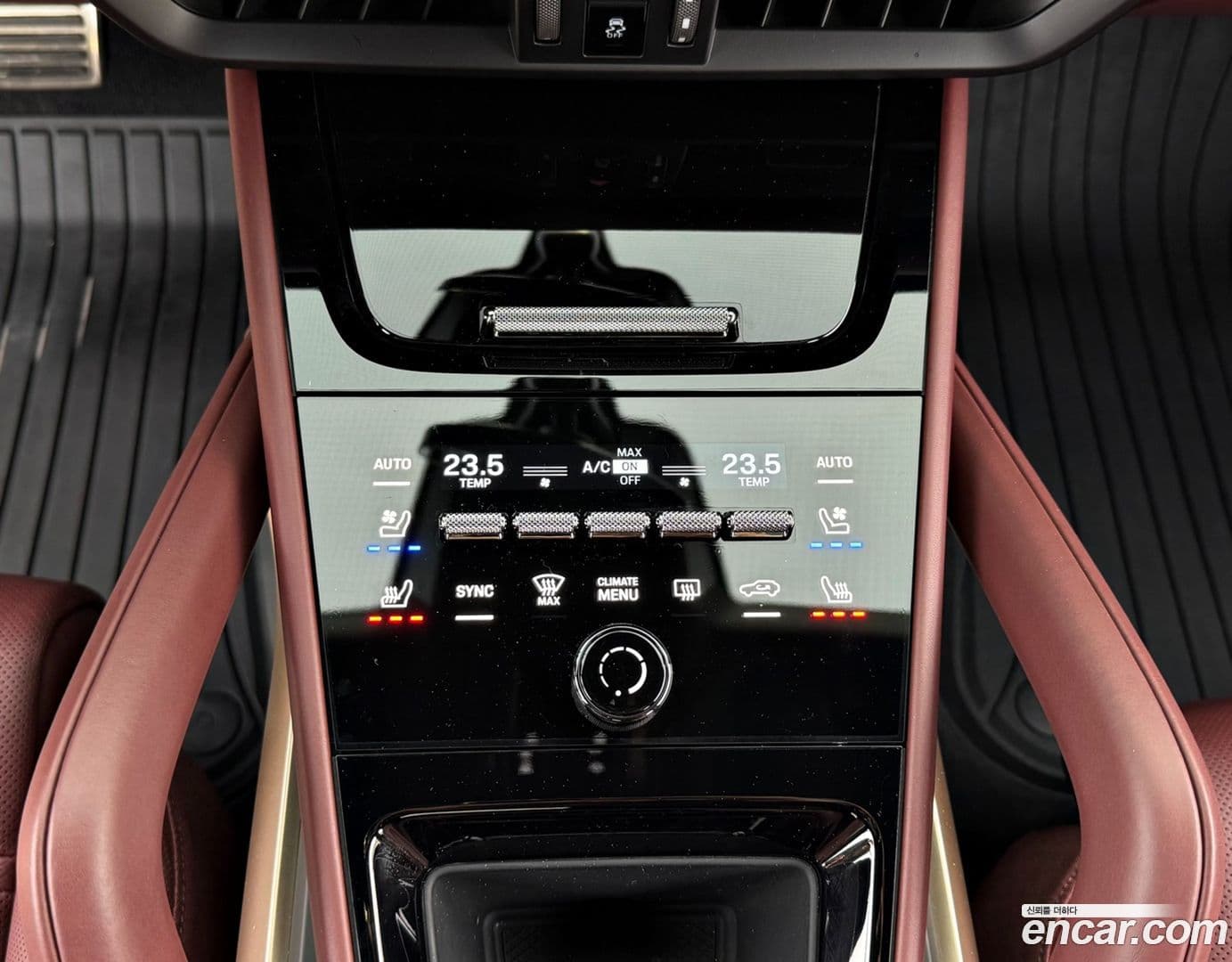 Main__Slider__Photo:Cayenne Porsche 2024.8-17