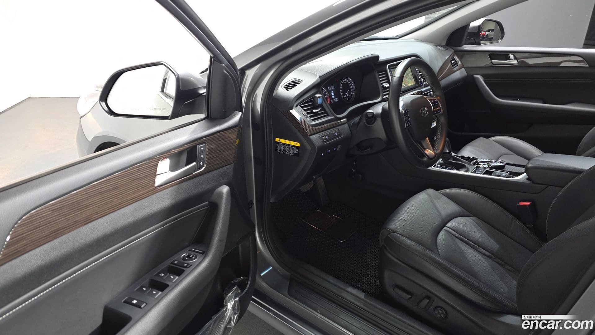 Main__Slider__Photo:Sonata Hyundai 2018.1-11