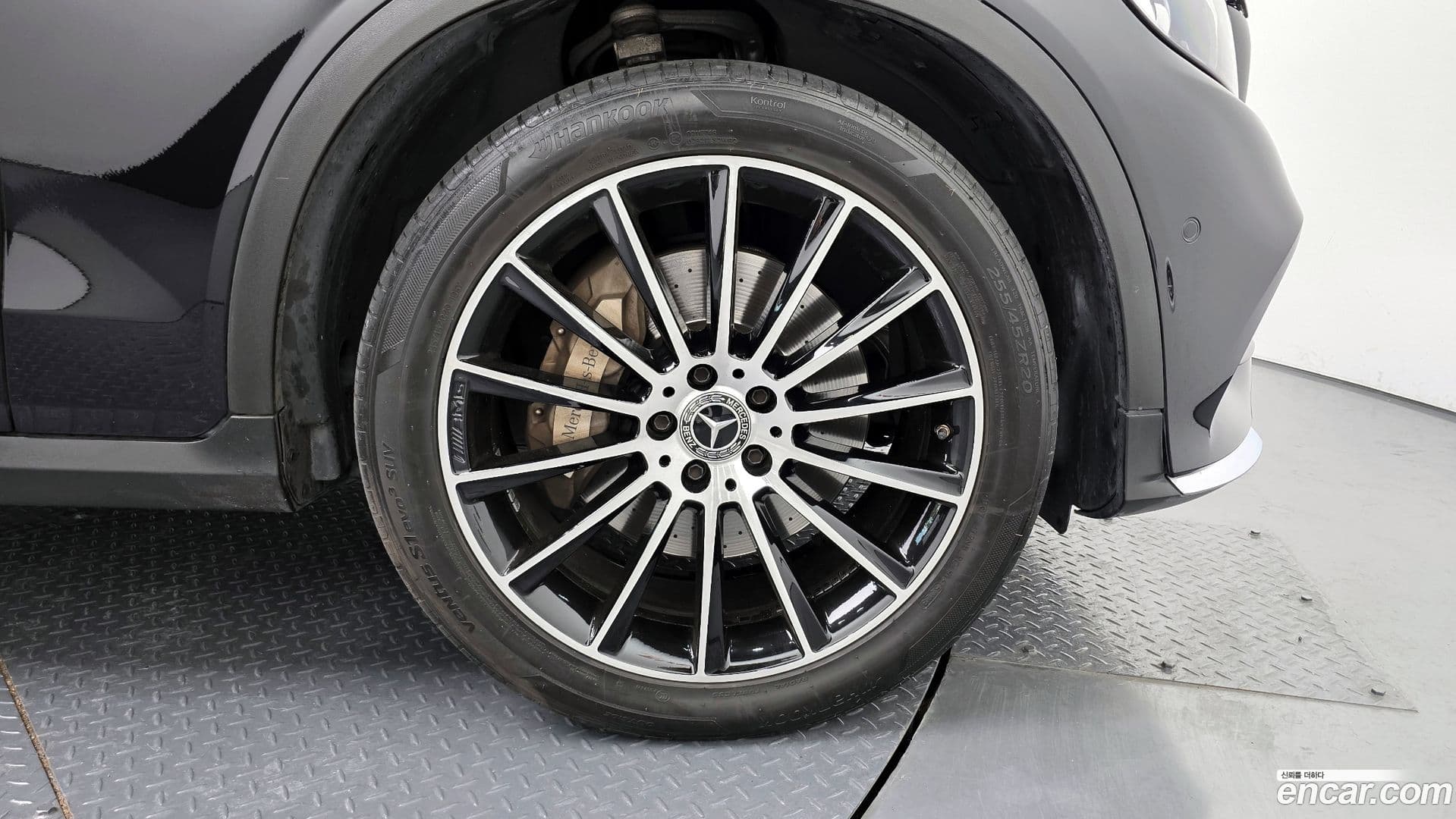 Main__Slider__Photo:GLC-Class Mercedes-Benz 2019.6-4