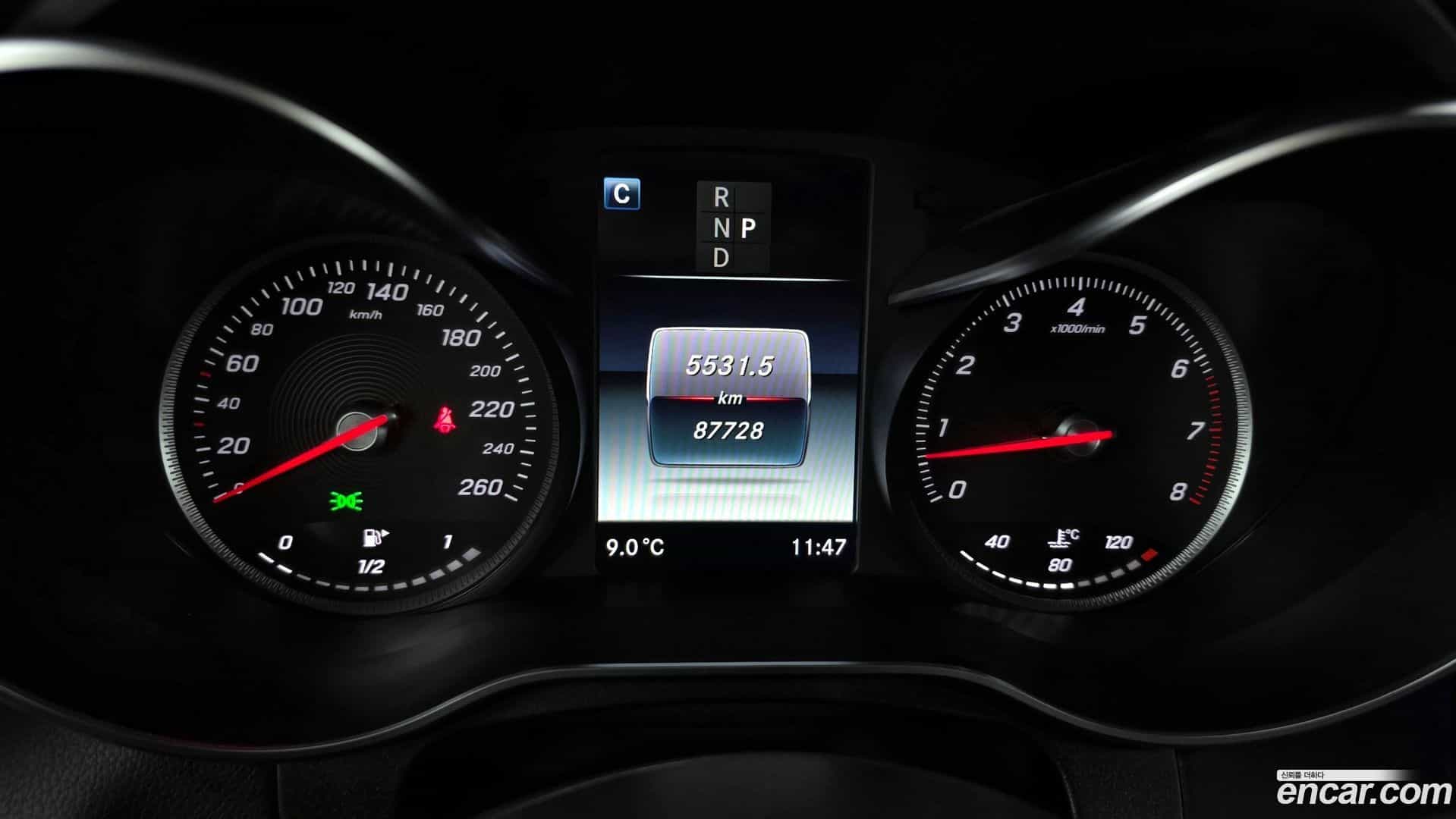 GLC-Class Mercedes-Benz 2019.6-INNER-008