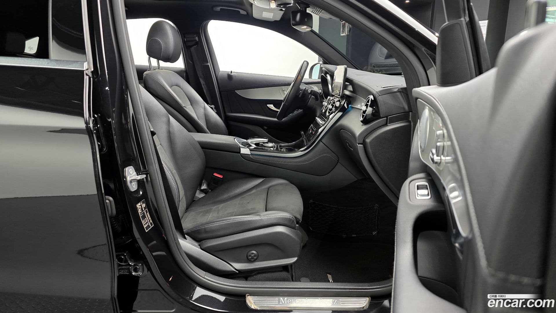 Main__Slider__Photo:GLC-Class Mercedes-Benz 2019.6-9