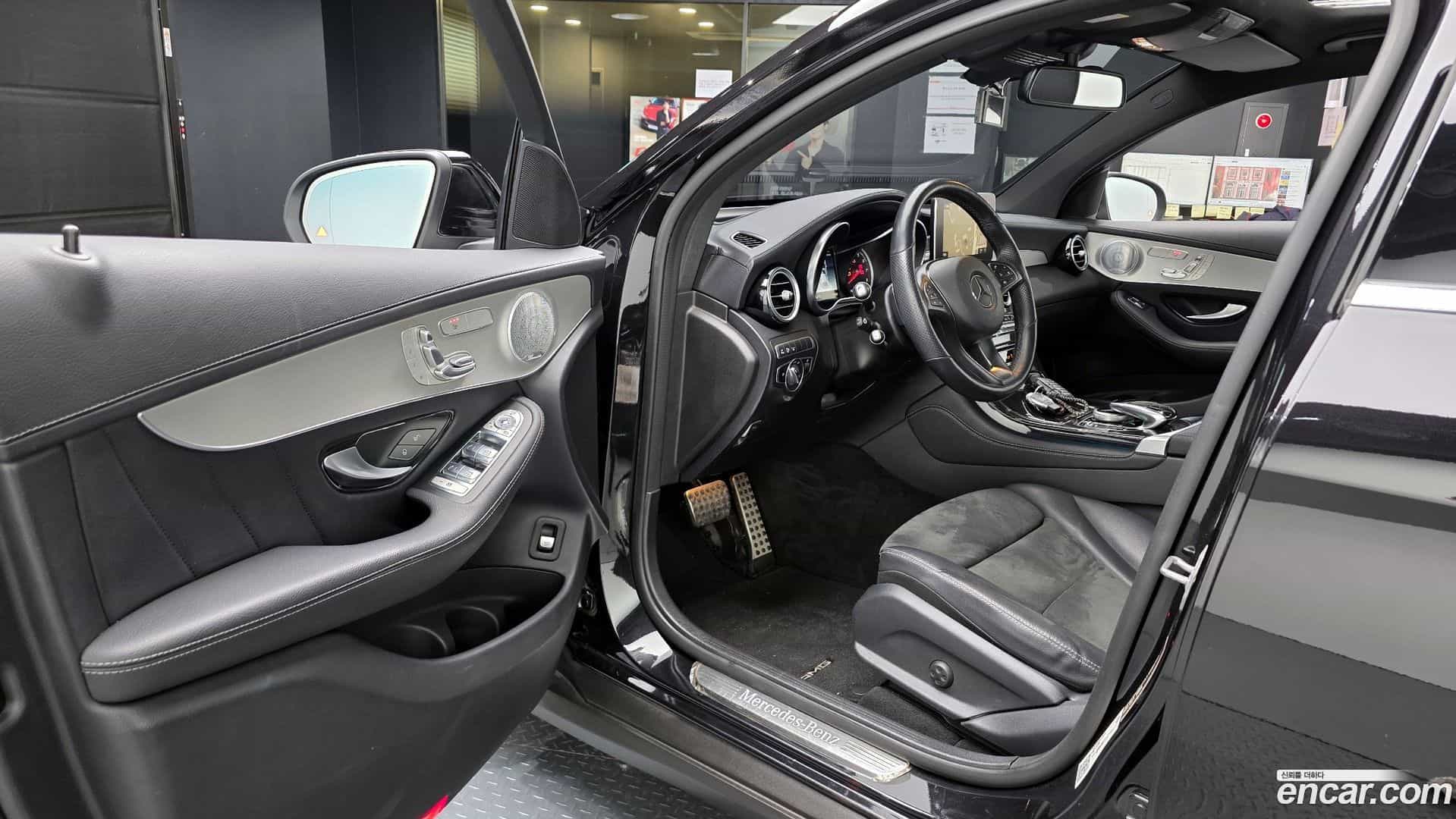 GLC-Class Mercedes-Benz 2019.6-OPTION-015