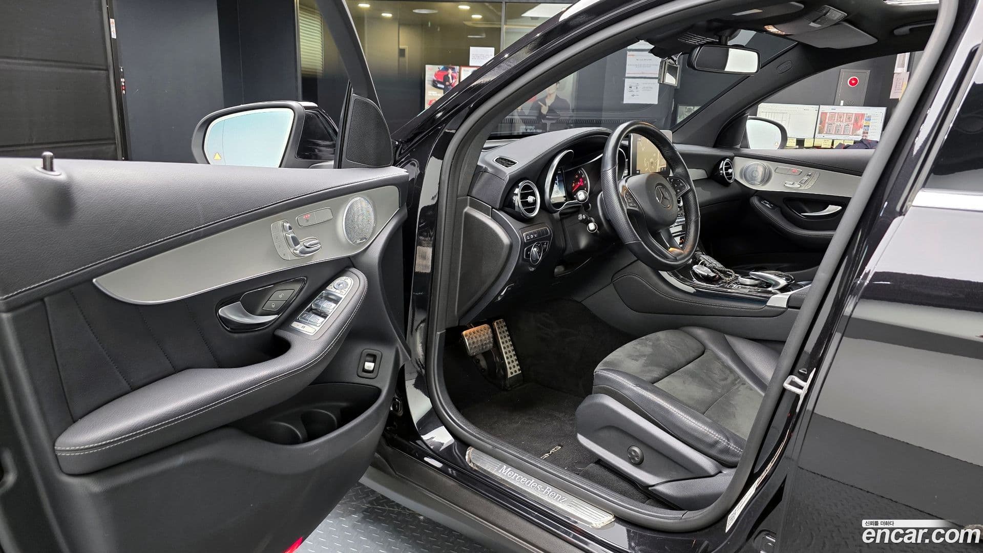 Main__Slider__Photo:GLC-Class Mercedes-Benz 2019.6-10