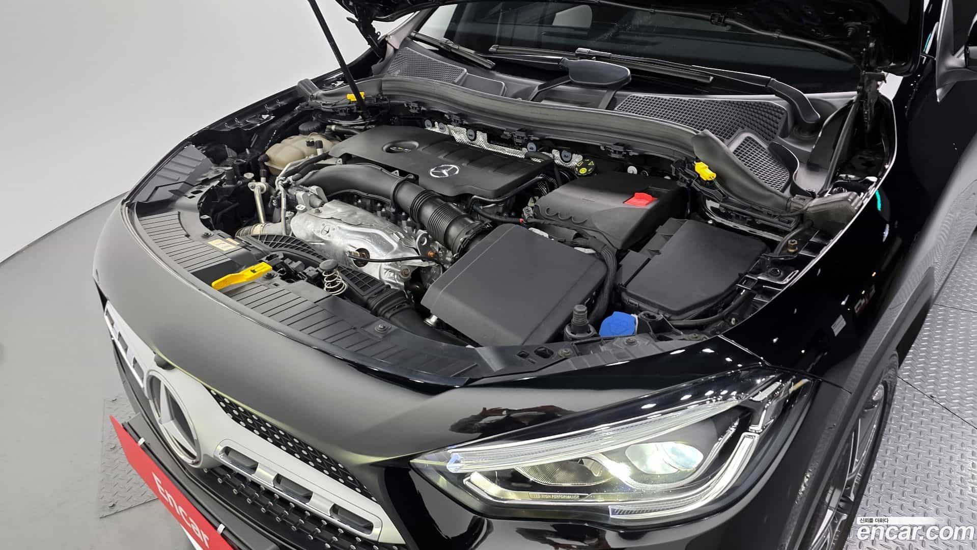 GLA-Class Mercedes-Benz 2020.11-INNER-006