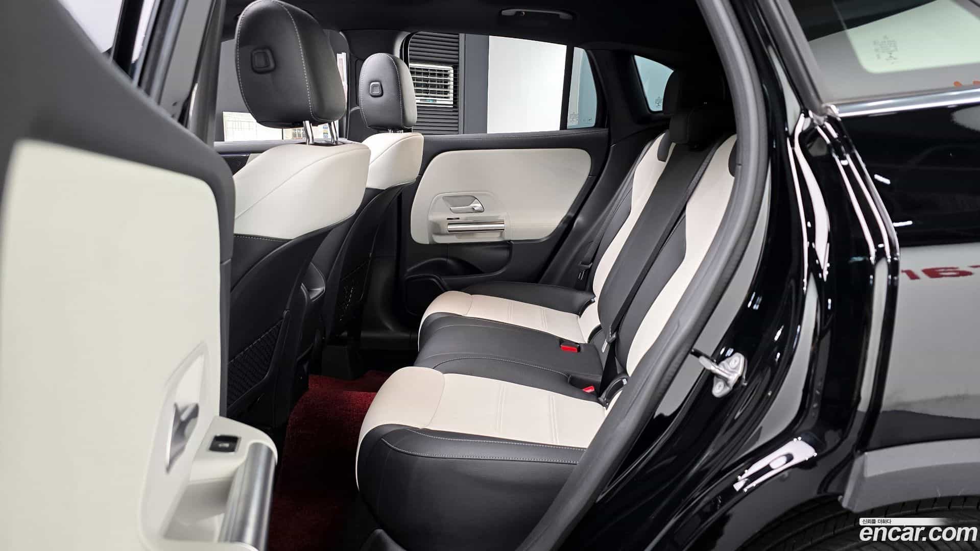 GLA-Class Mercedes-Benz 2020.11-OPTION-016