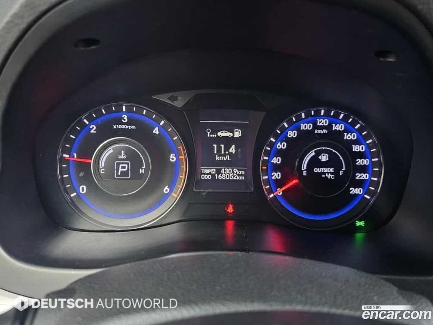 i40 Hyundai 2012.11-INNER-008