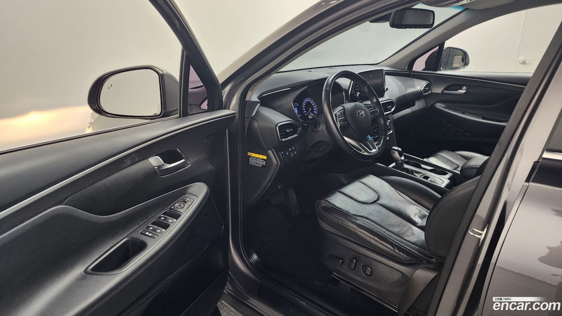 Main__Slider__Photo:Santafe Hyundai 2020.3-4