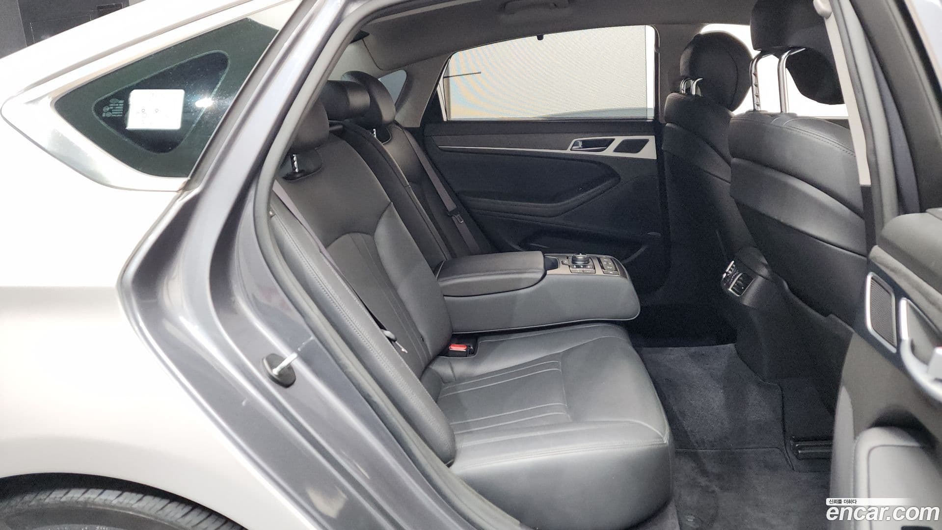 Main__Slider__Photo:Genesis Hyundai 2016.2-11