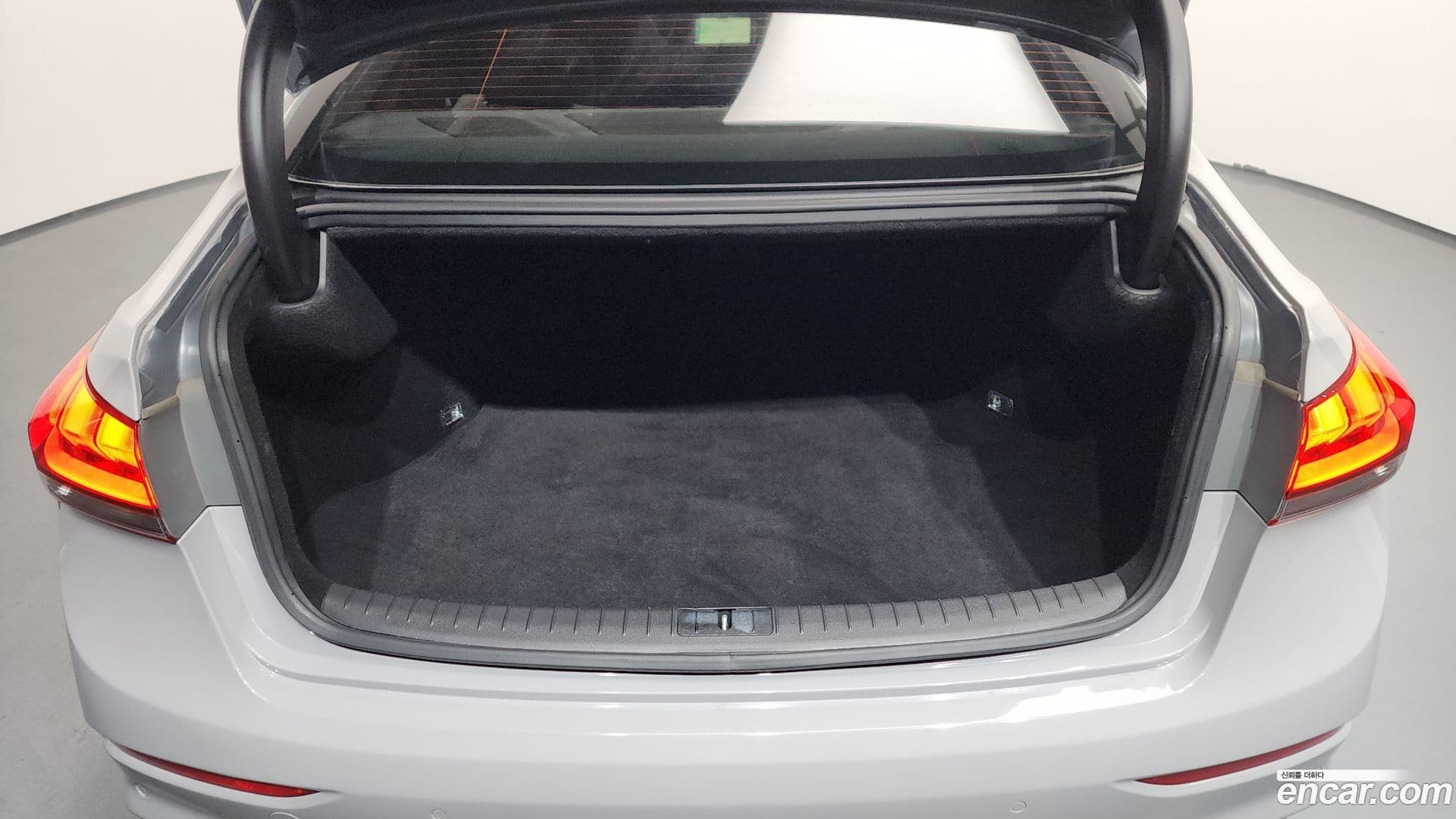 Main__Slider__Photo:Genesis Hyundai 2016.2-19