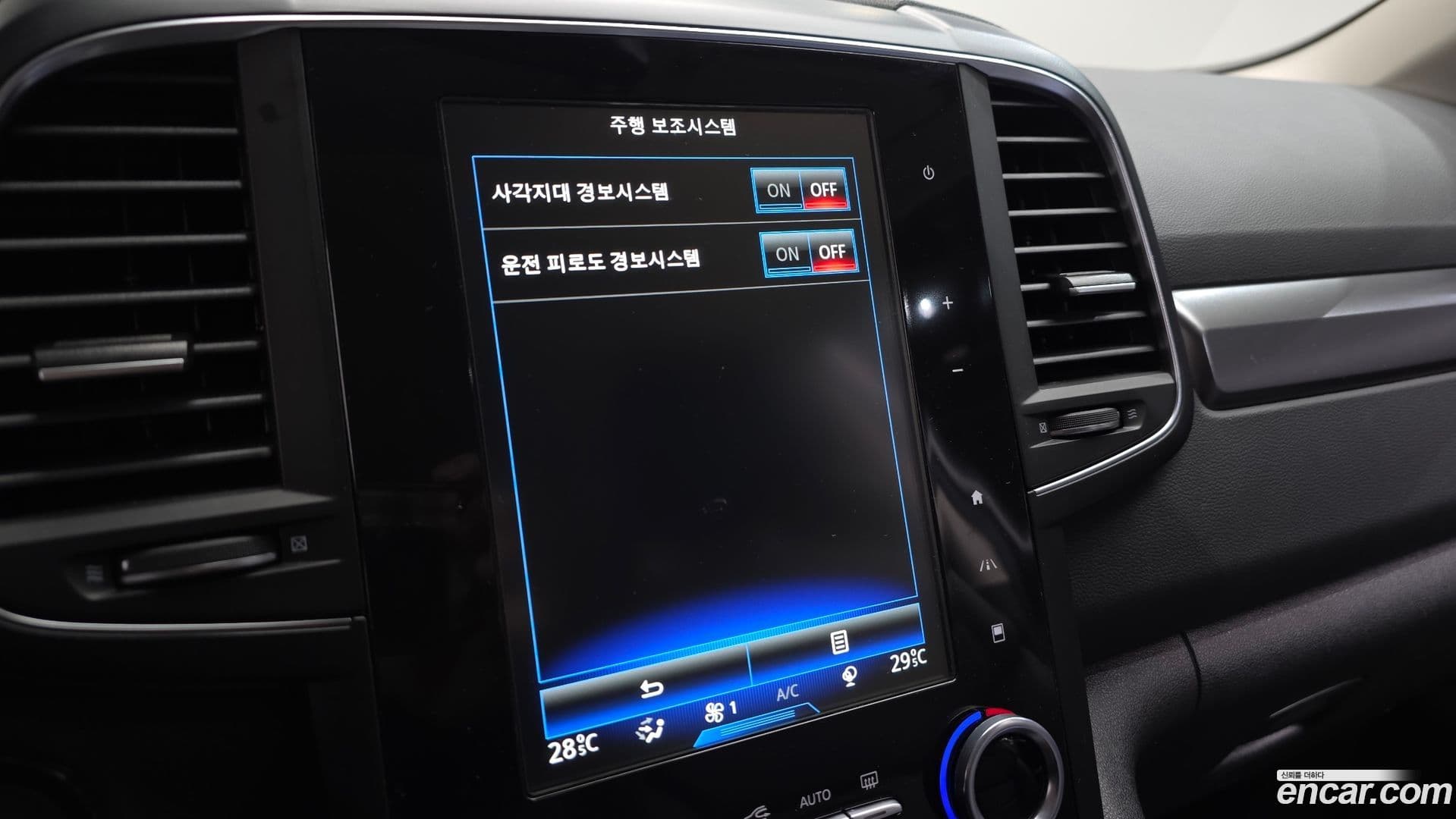 Main__Slider__Photo:QM6 Renault-KoreaSamsung 2020.8-16