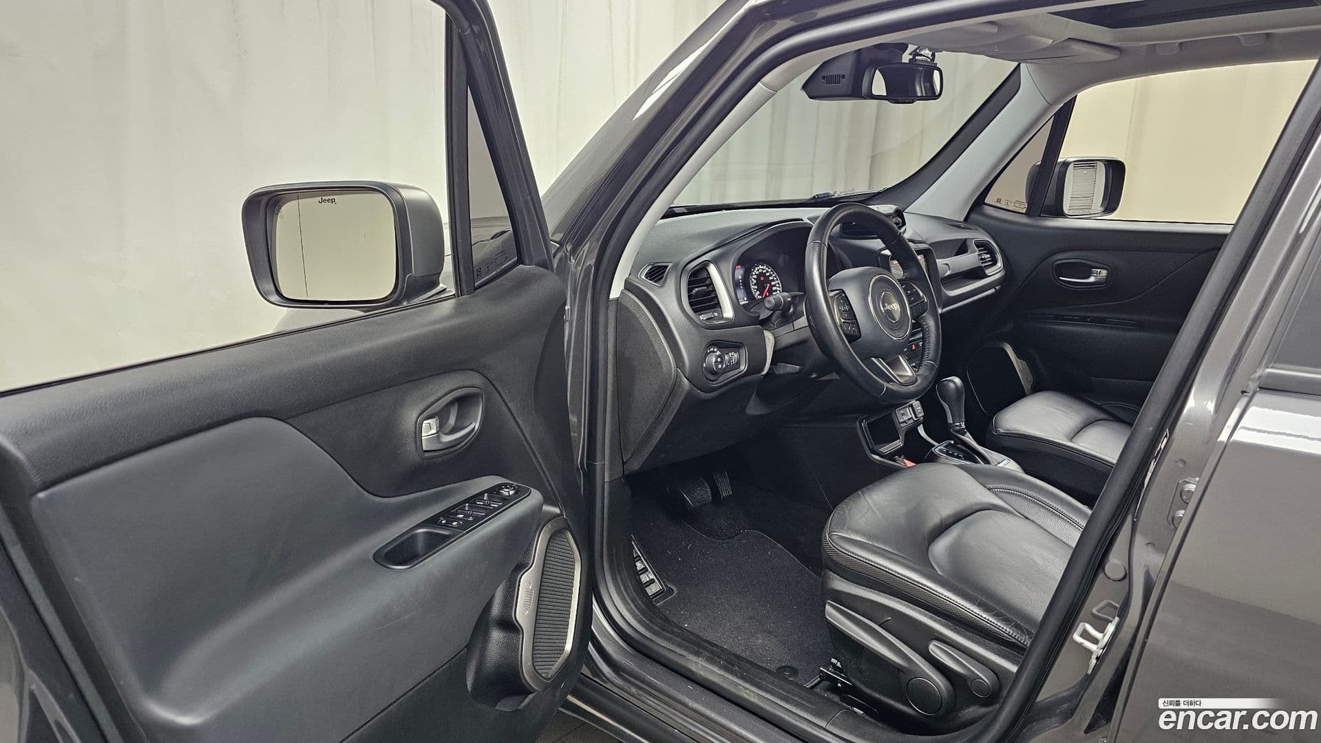 Main__Slider__Photo:Renegade Jeep 2021.11-9