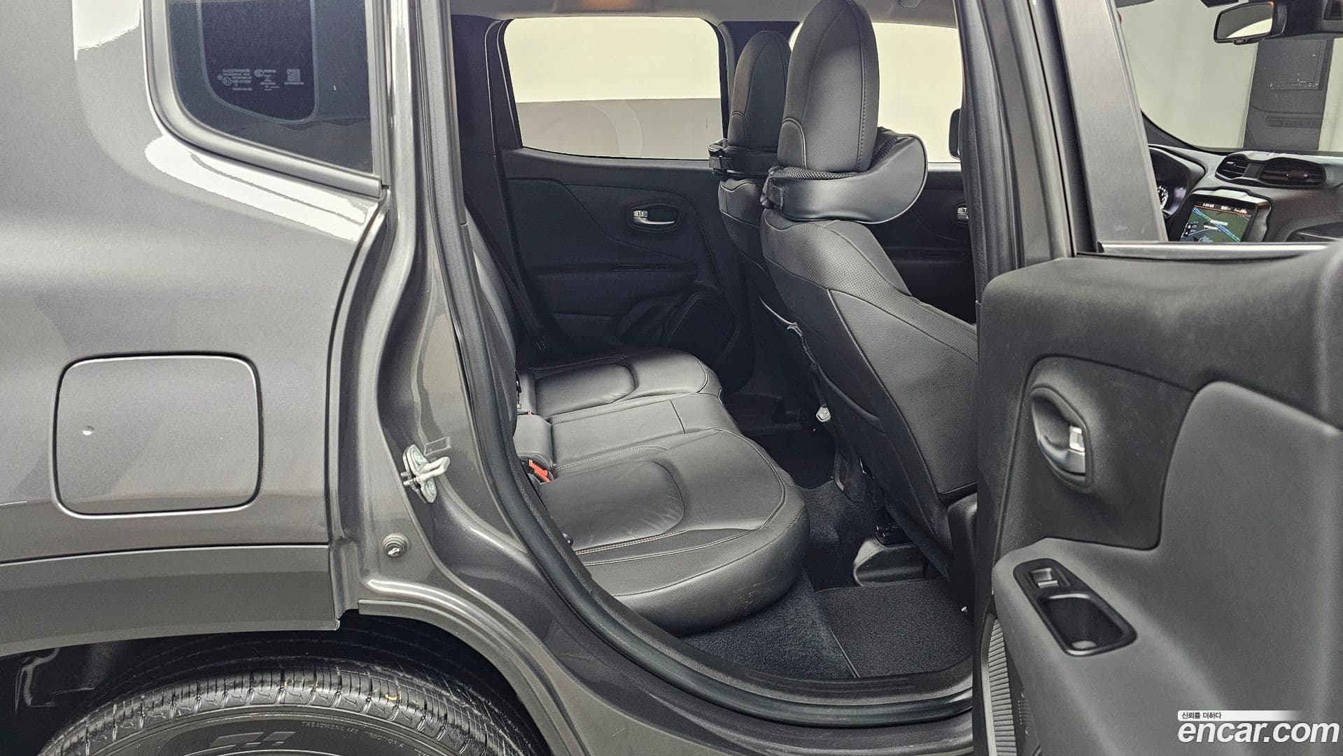 Main__Slider__Photo:Renegade Jeep 2021.11-11