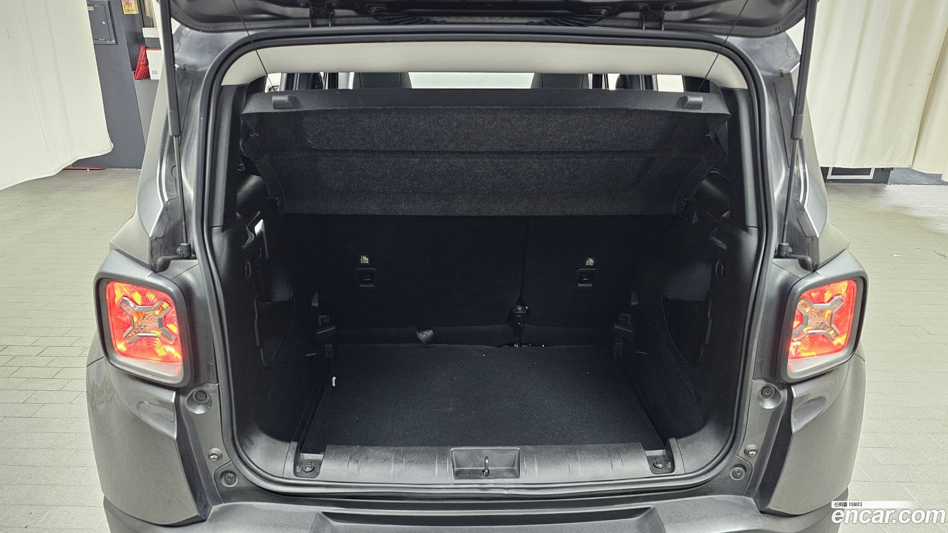 Main__Slider__Photo:Renegade Jeep 2021.11-19