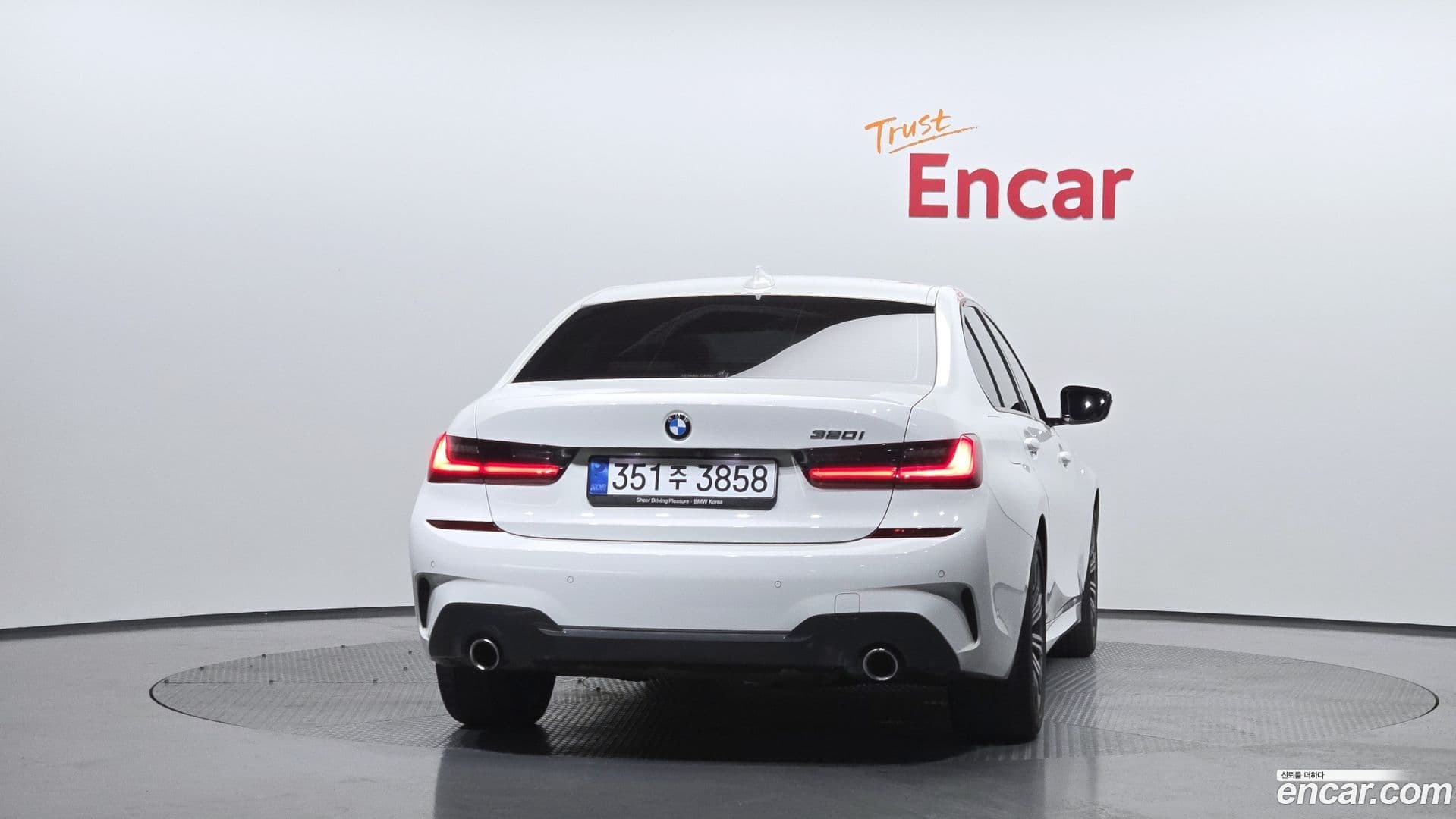 Main__Slider__Photo:3-Series BMW 2022.2-3