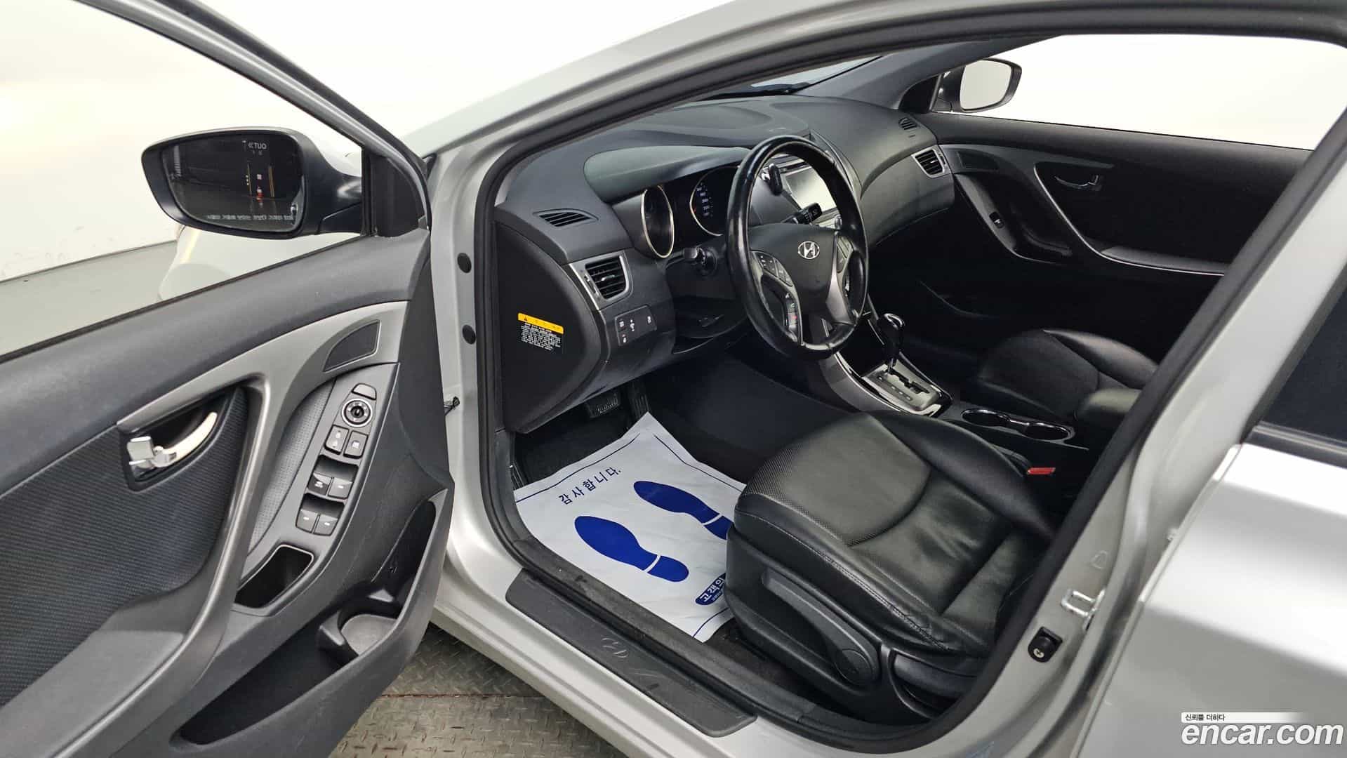 AVANTE Hyundai 2013.1-INNER-010