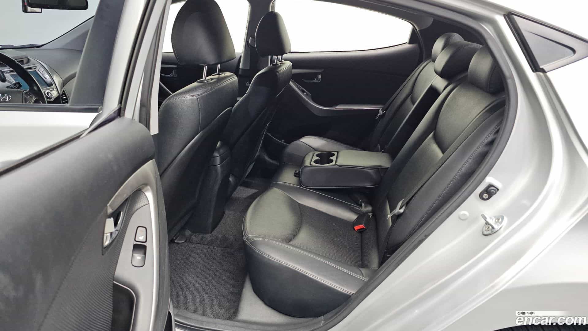 AVANTE Hyundai 2013.1-OPTION-015