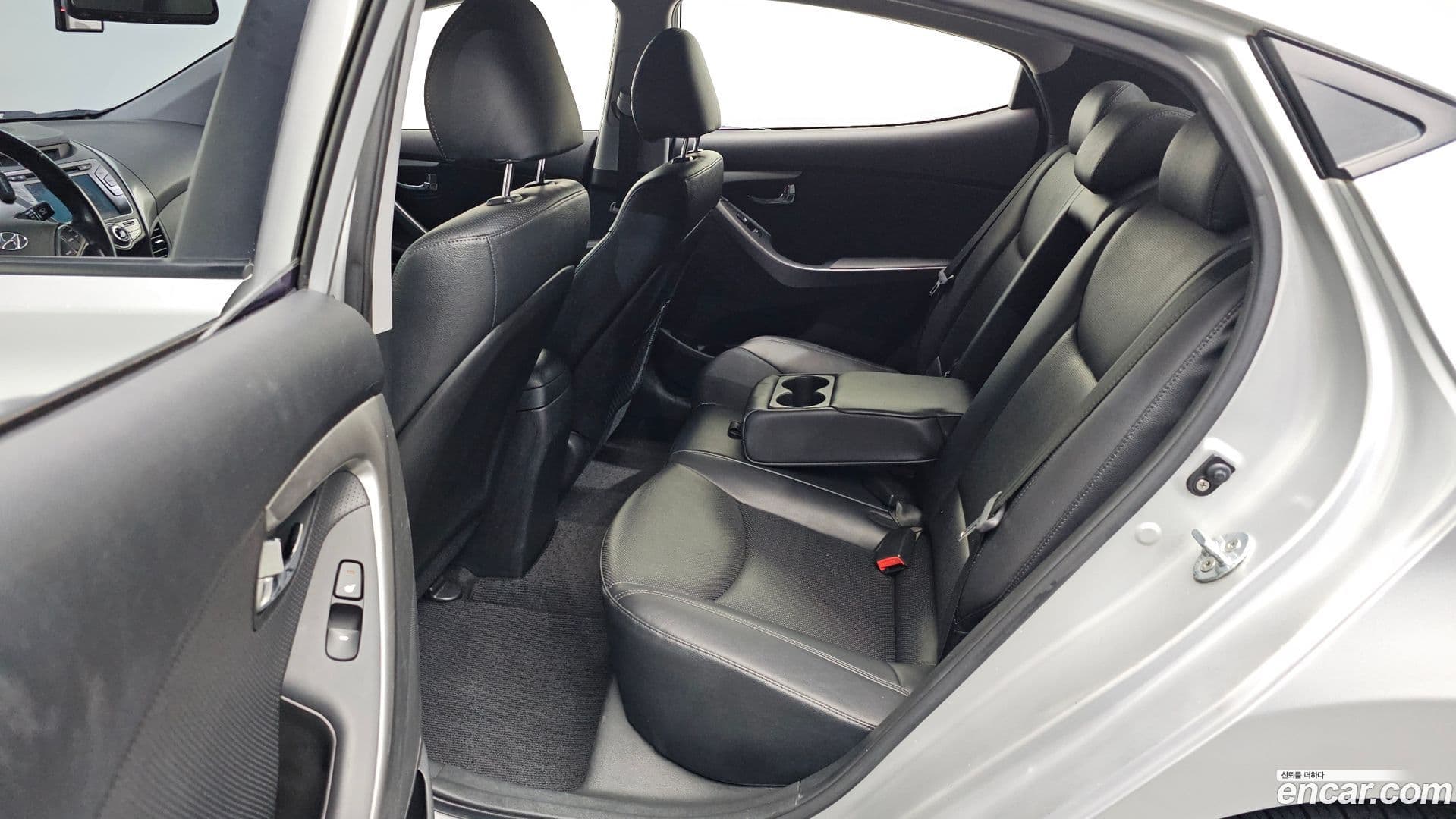 Main__Slider__Photo:AVANTE Hyundai 2013.1-10