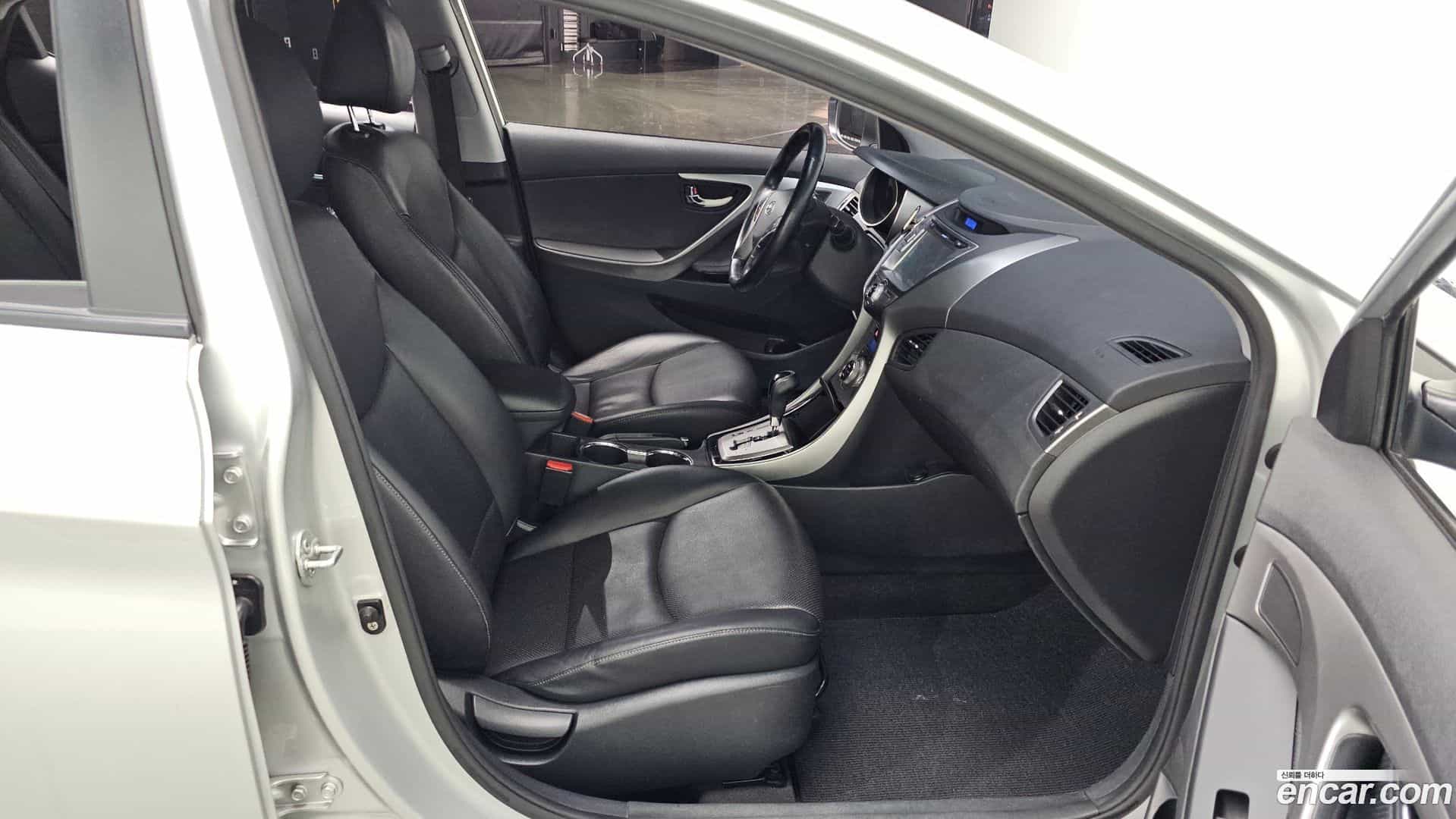 AVANTE Hyundai 2013.1-OPTION-016