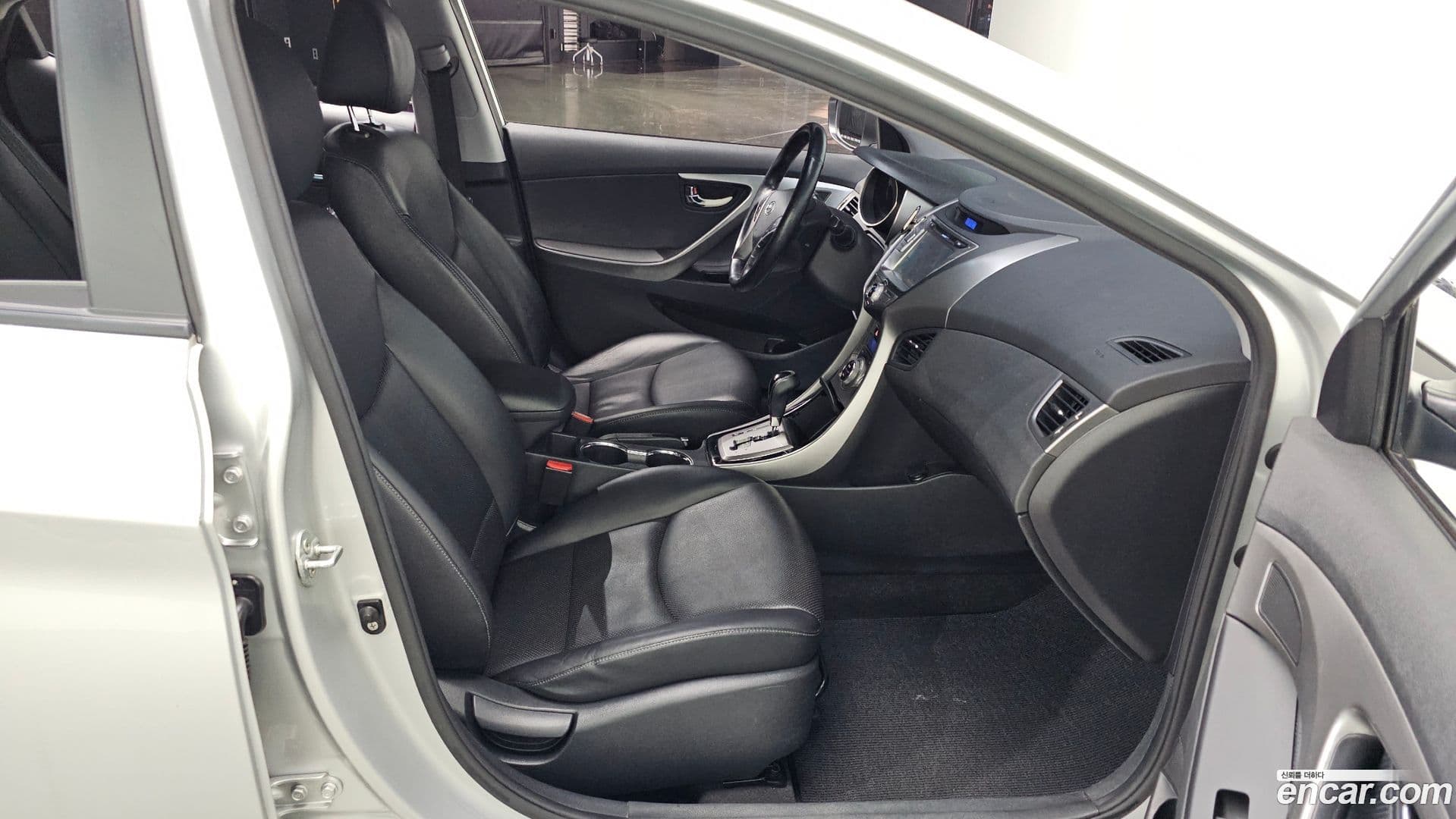 Main__Slider__Photo:AVANTE Hyundai 2013.1-11