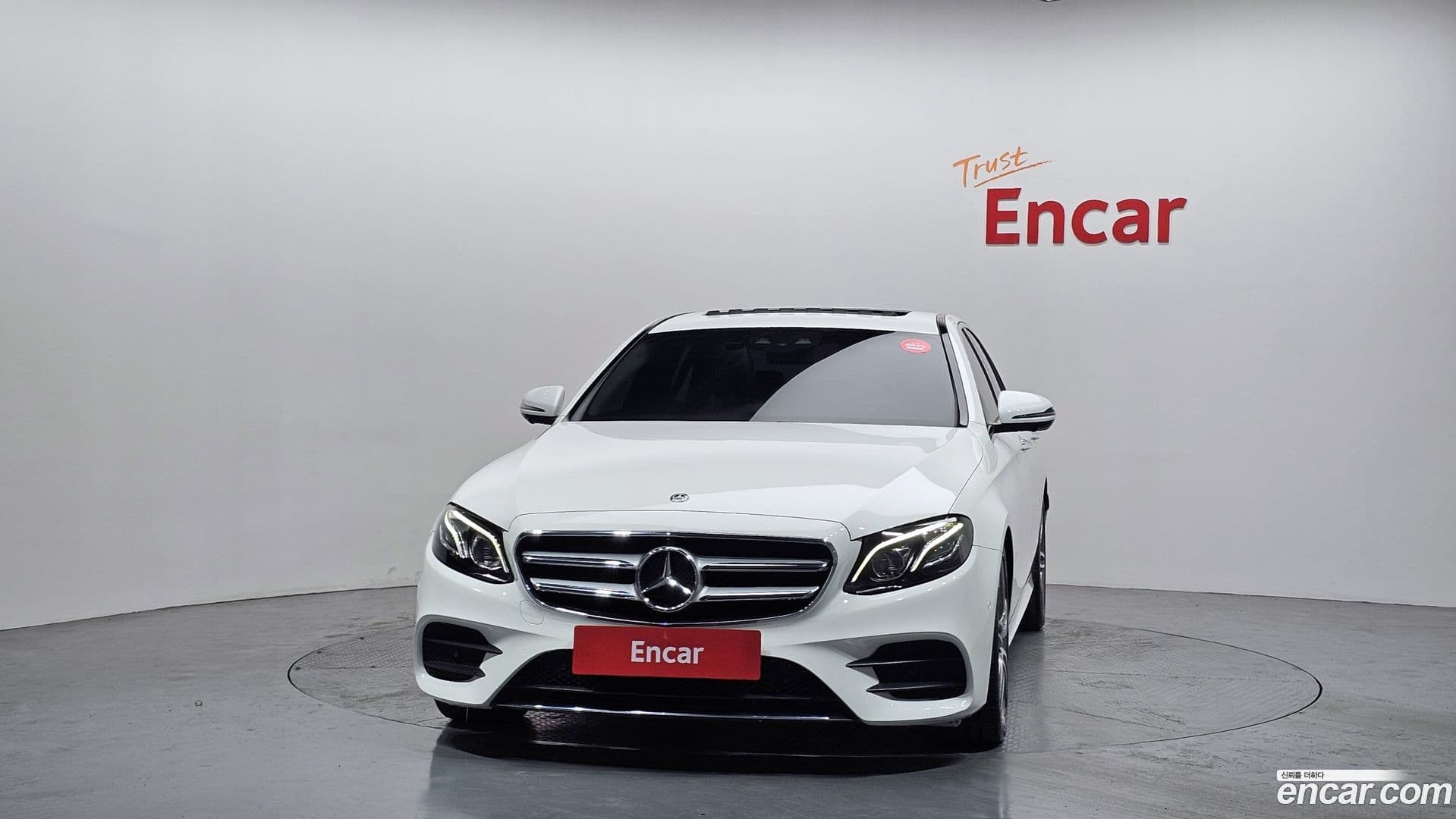 Main__Slider__Photo:E-Class Mercedes-Benz 2019.5-2
